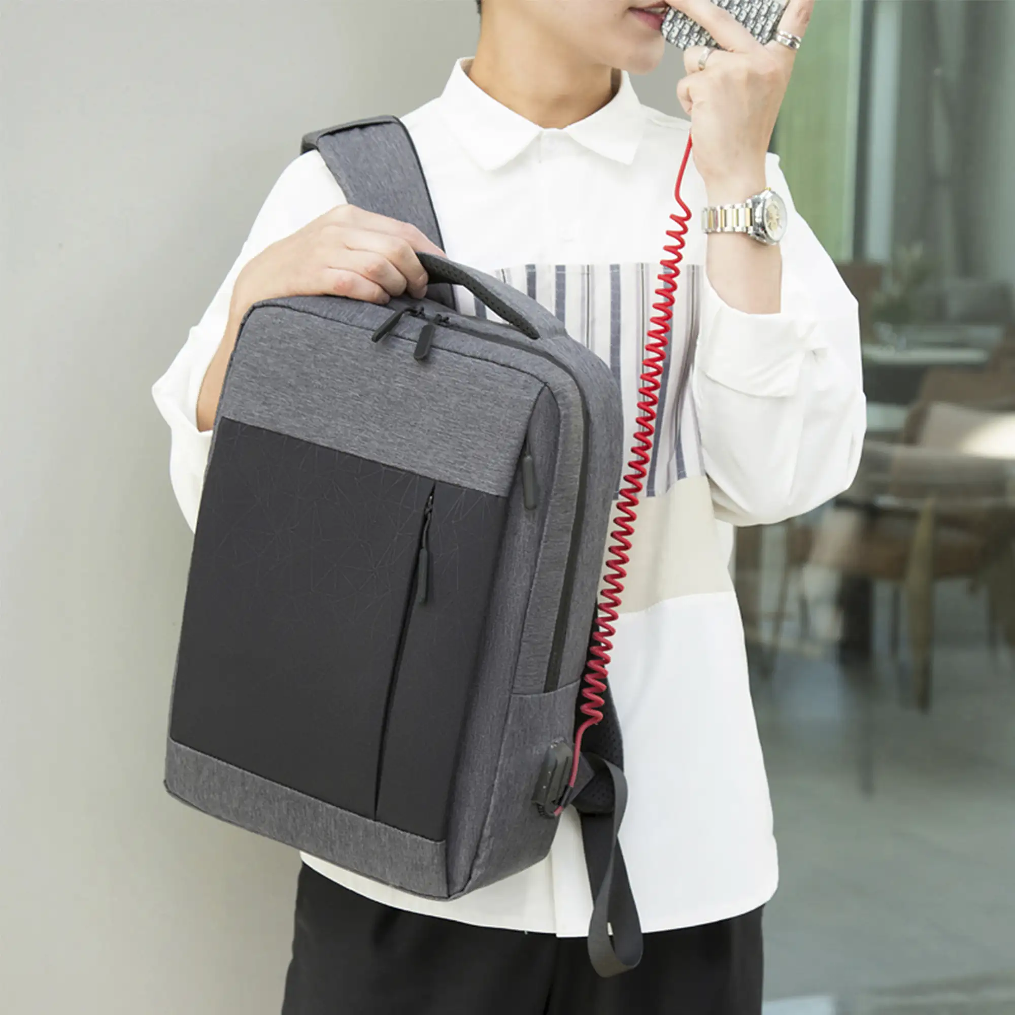 Mochila para Laptop con interfaz de carga USB.
