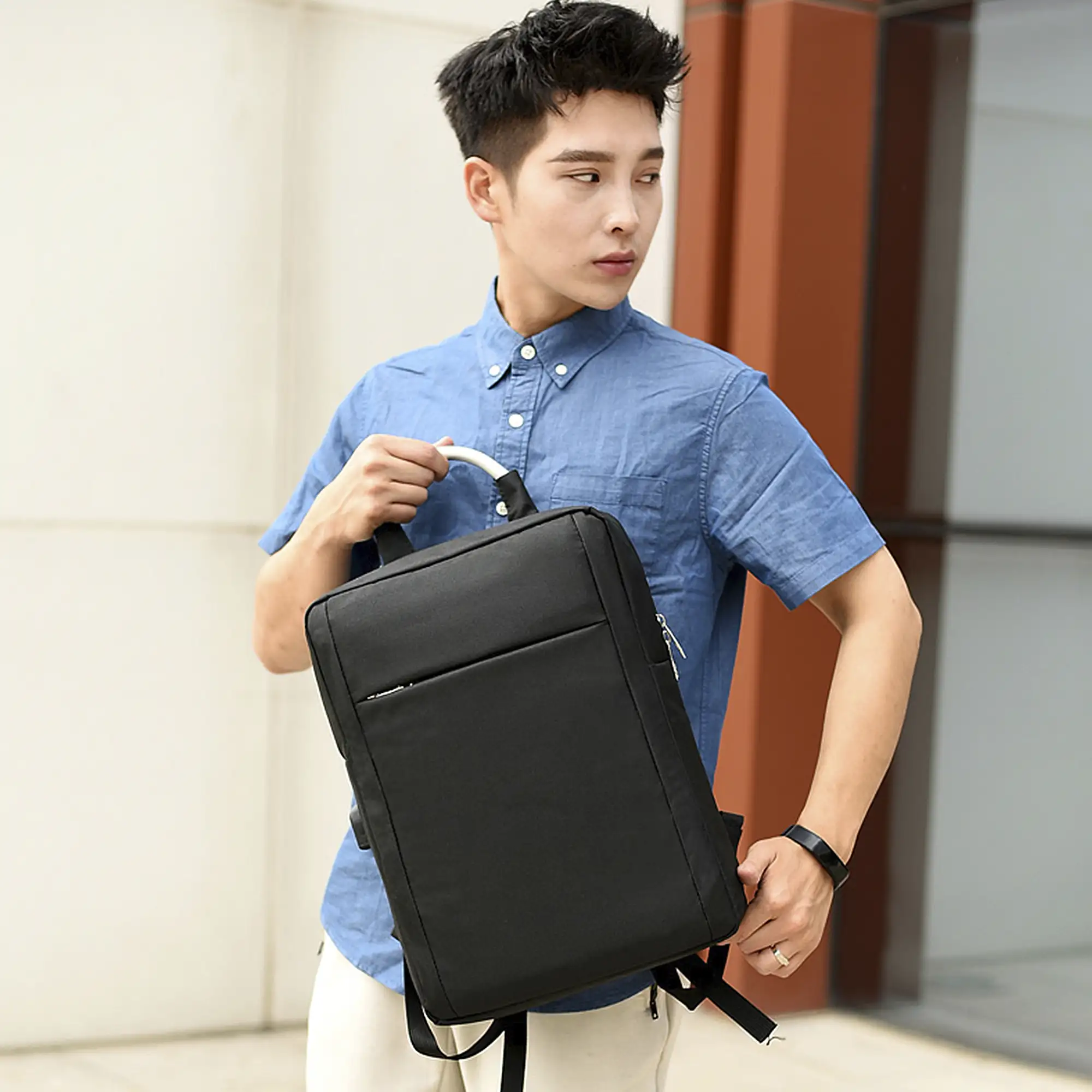 Mochila para Laptop con interfaz de carga USB.