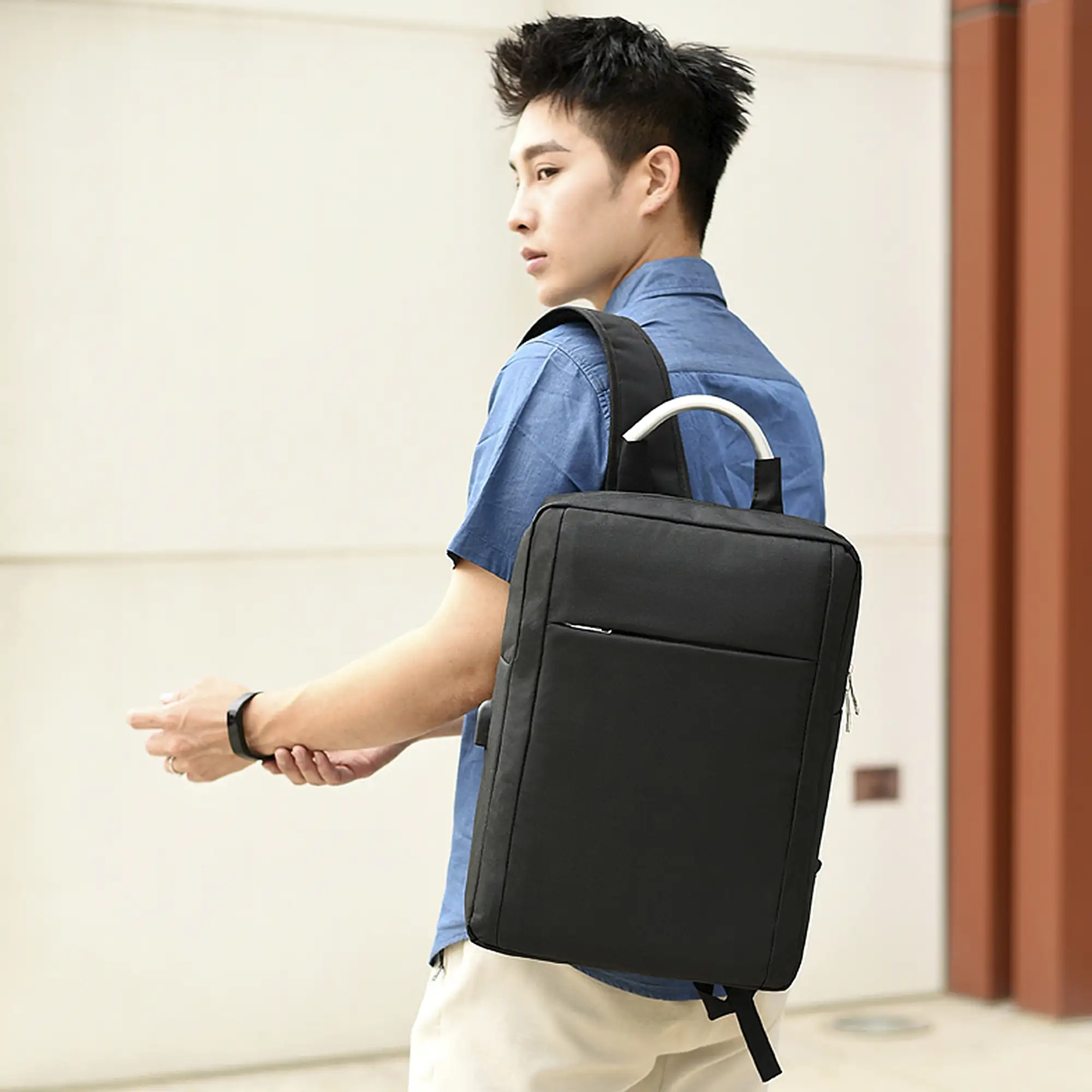 Mochila para Laptop con interfaz de carga USB.