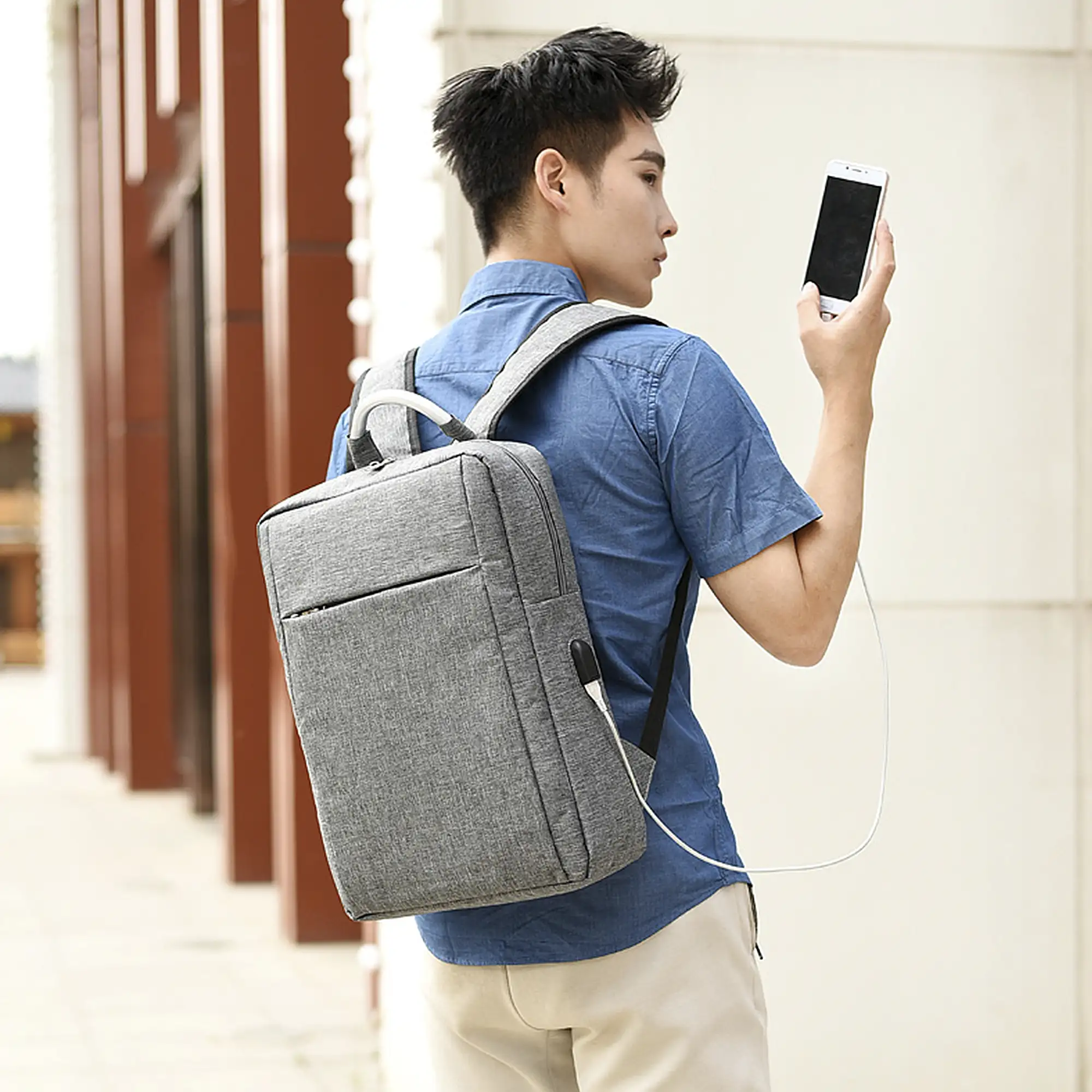 Mochila para Laptop con interfaz de carga USB.