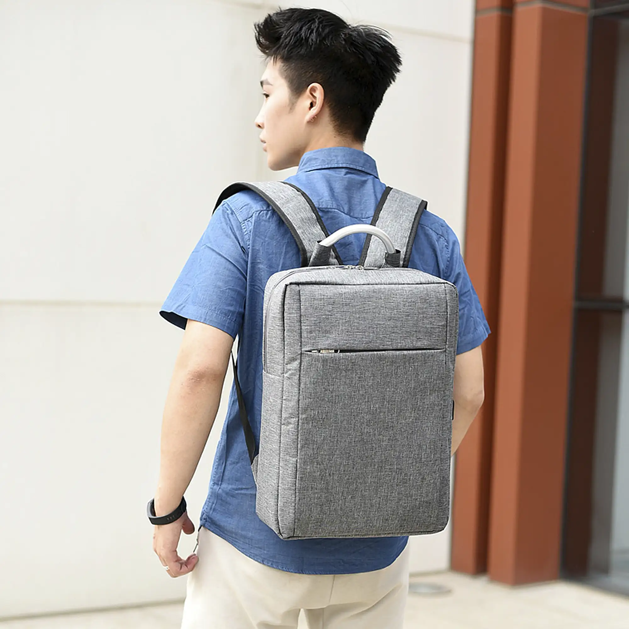 Mochila para Laptop con interfaz de carga USB.