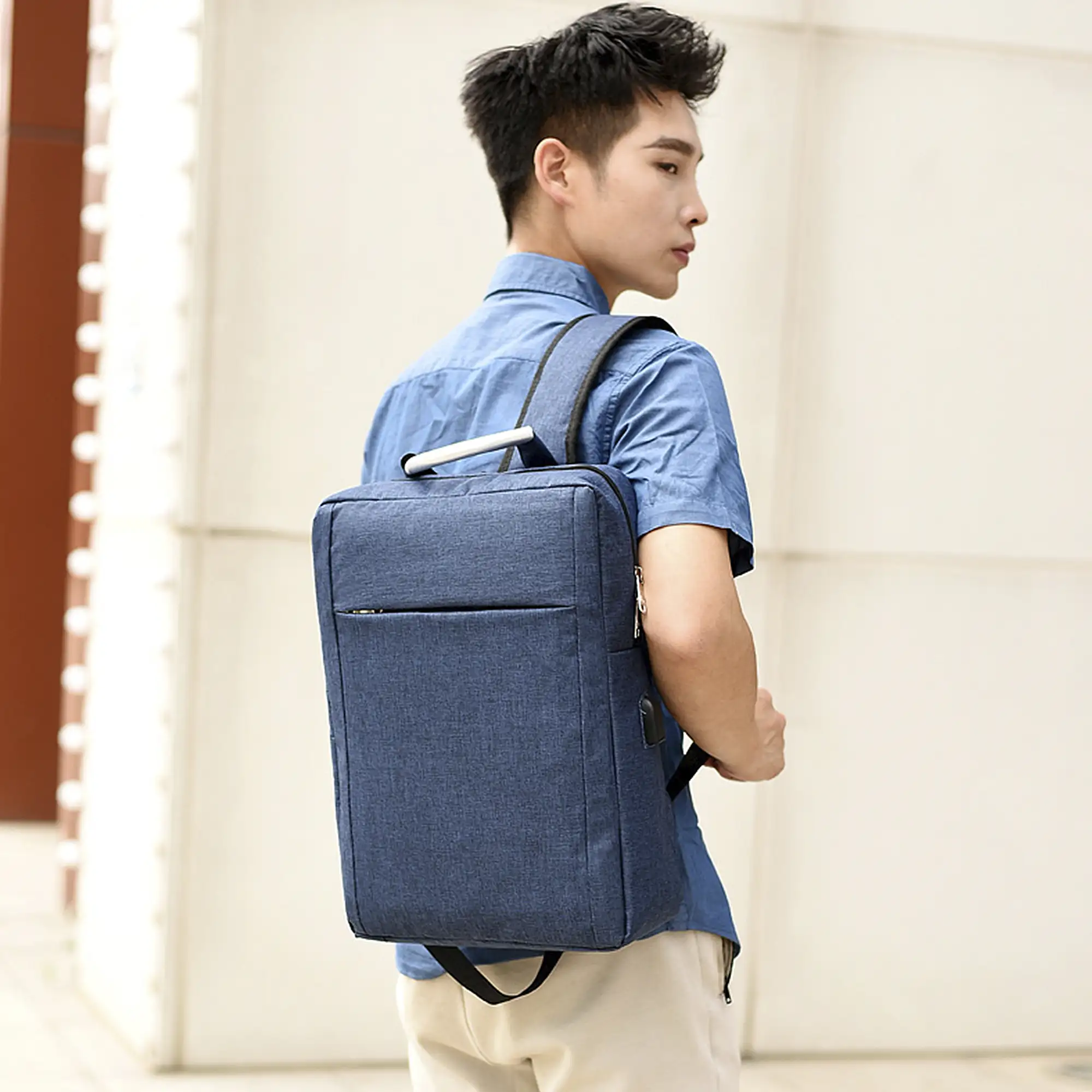 Mochila para Laptop con interfaz de carga USB.
