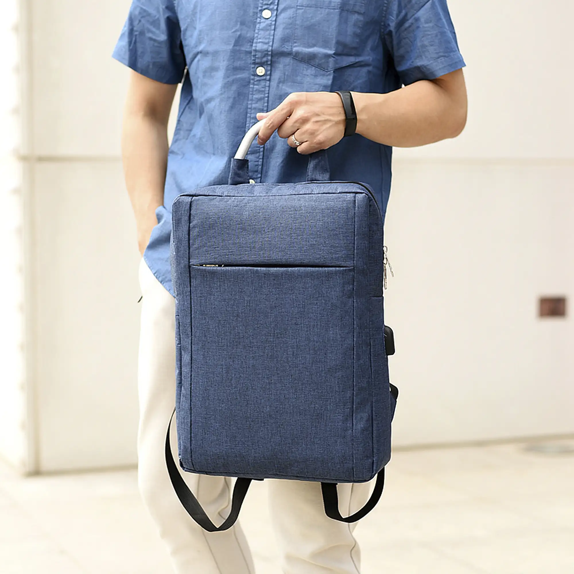 Mochila para Laptop con interfaz de carga USB.