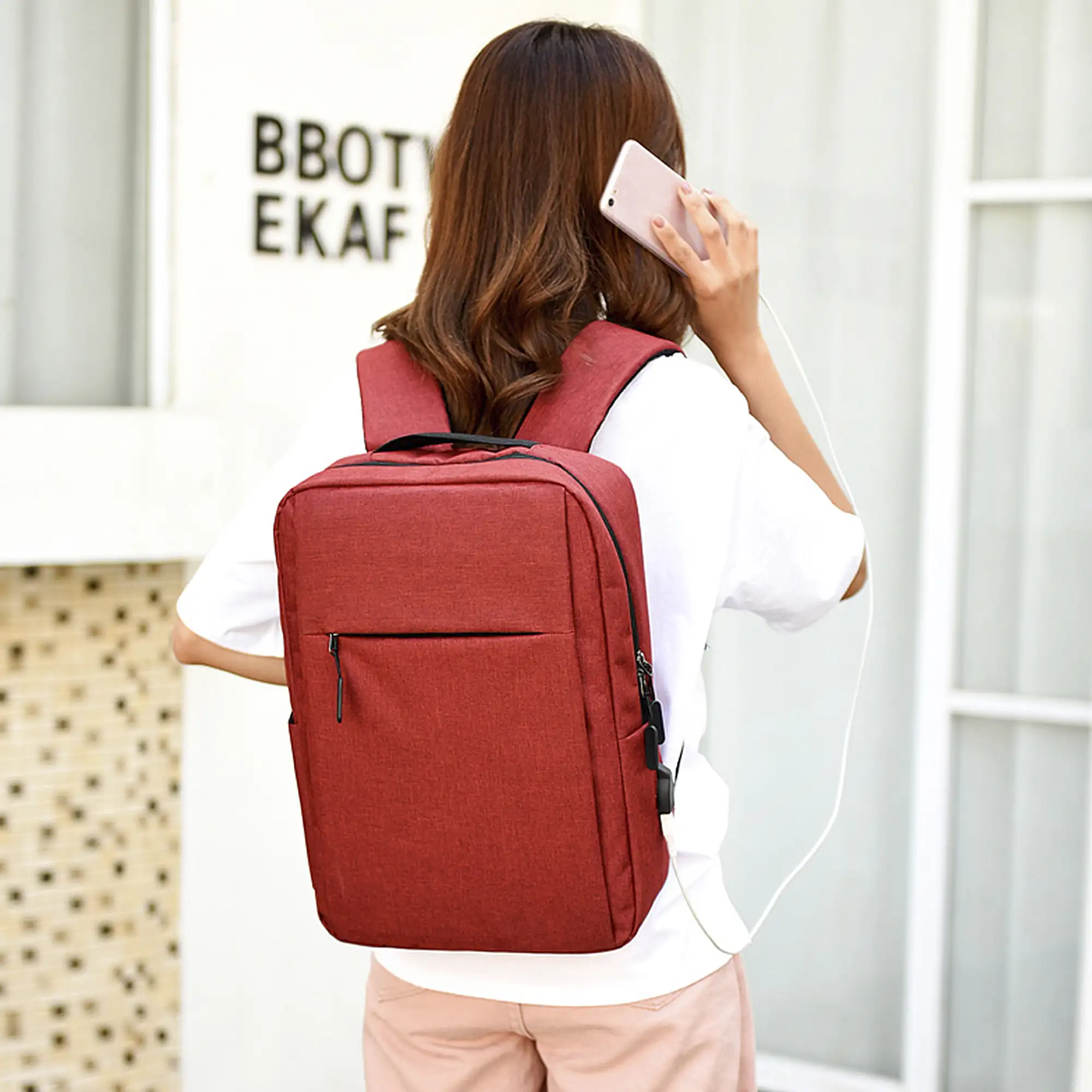 Mochila para Laptop con interfaz de carga USB.