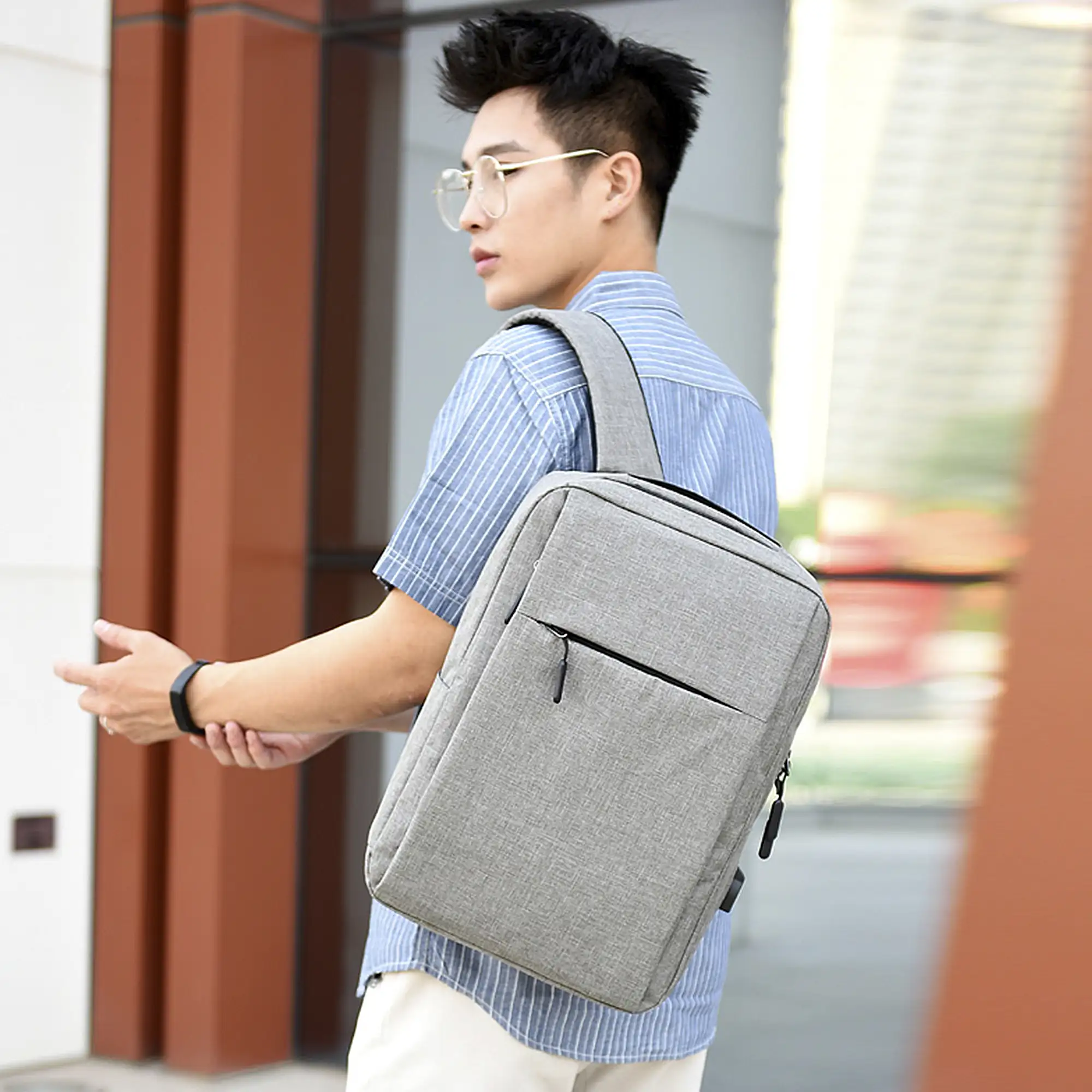 Mochila para Laptop con interfaz de carga USB.