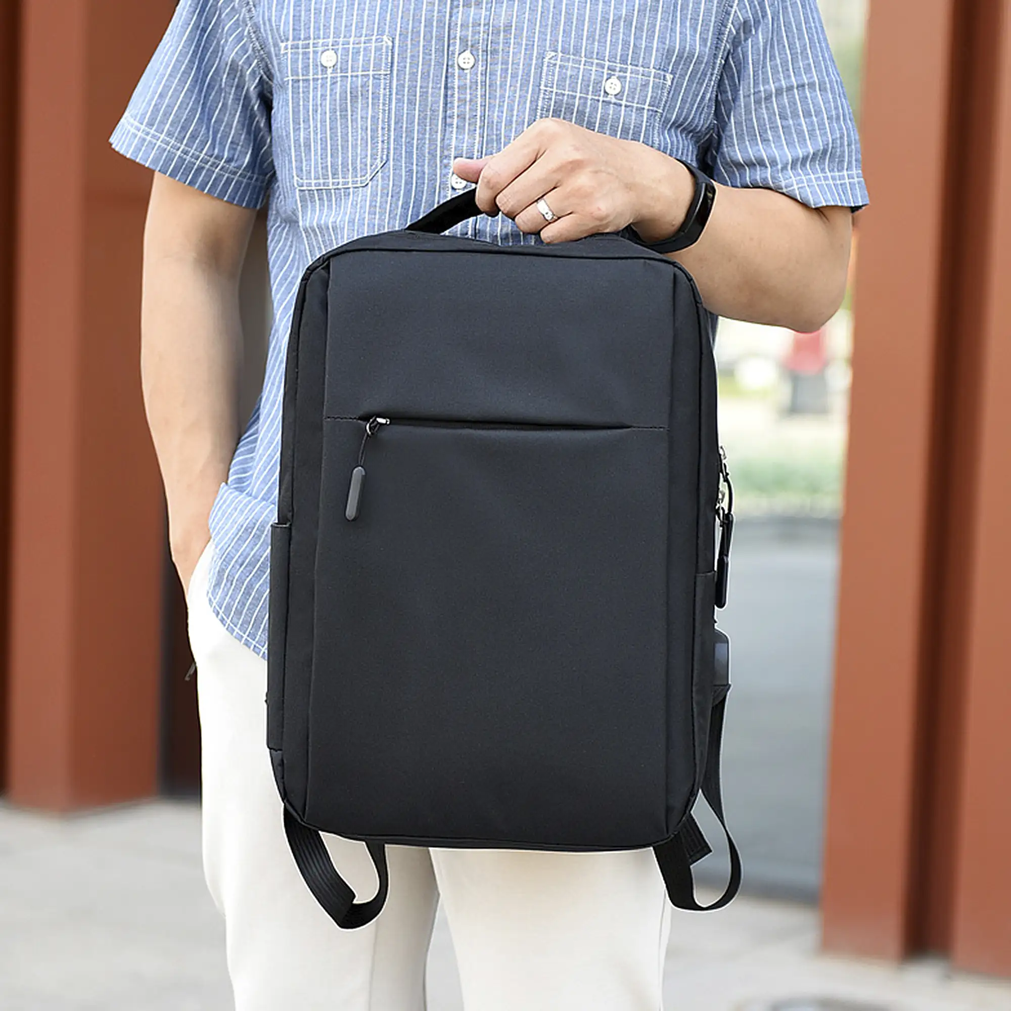 Mochila para Laptop con interfaz de carga USB.