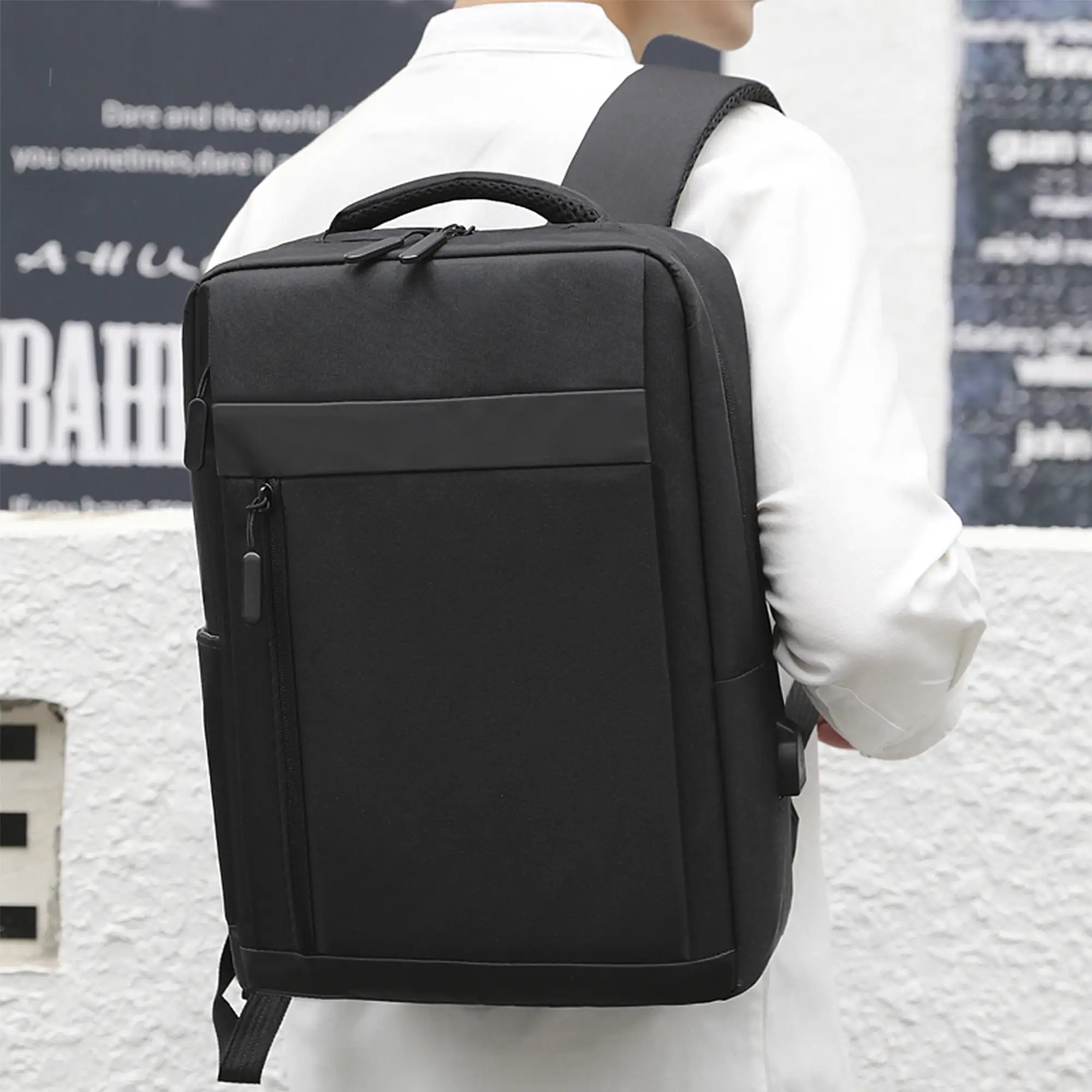 Mochila para Laptop con interfaz de carga USB.