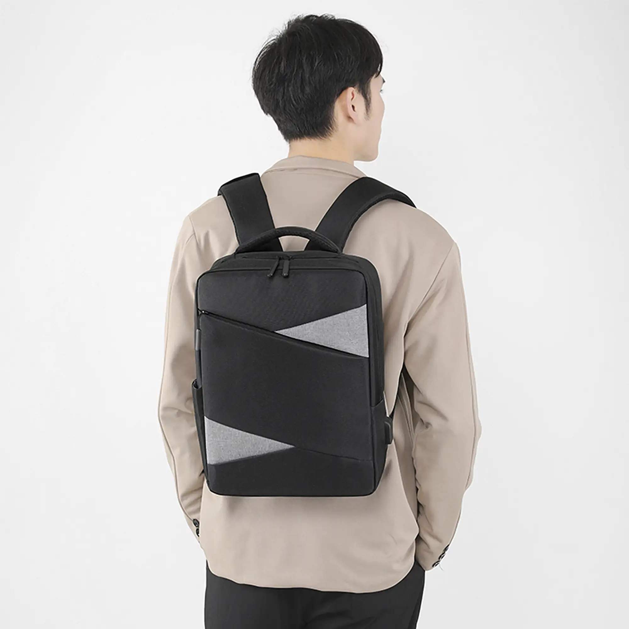 Mochila para Laptop con interfaz de carga USB.
