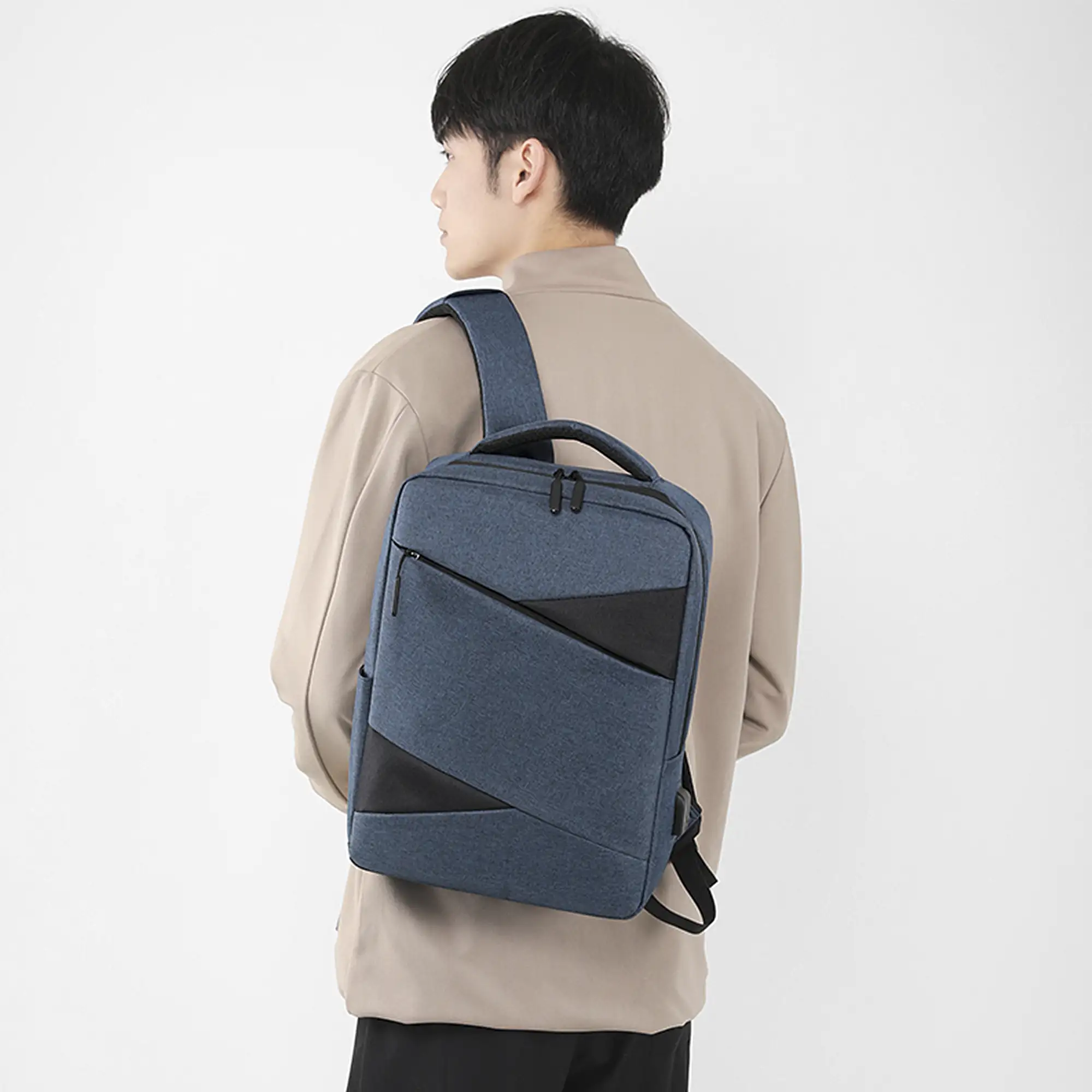 Mochila para Laptop con interfaz de carga USB.
