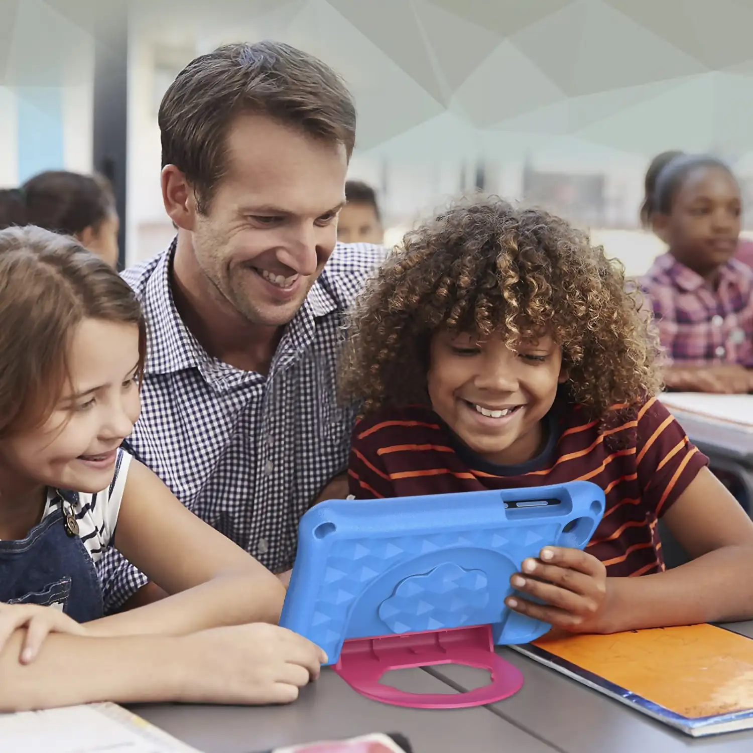 Tablet Infantil K718 3G WiFi. SO Android 5.0. Pantalla 7'' 1024x600px. MTK 6582 1GB RAM + 16GB. Doble cámara.