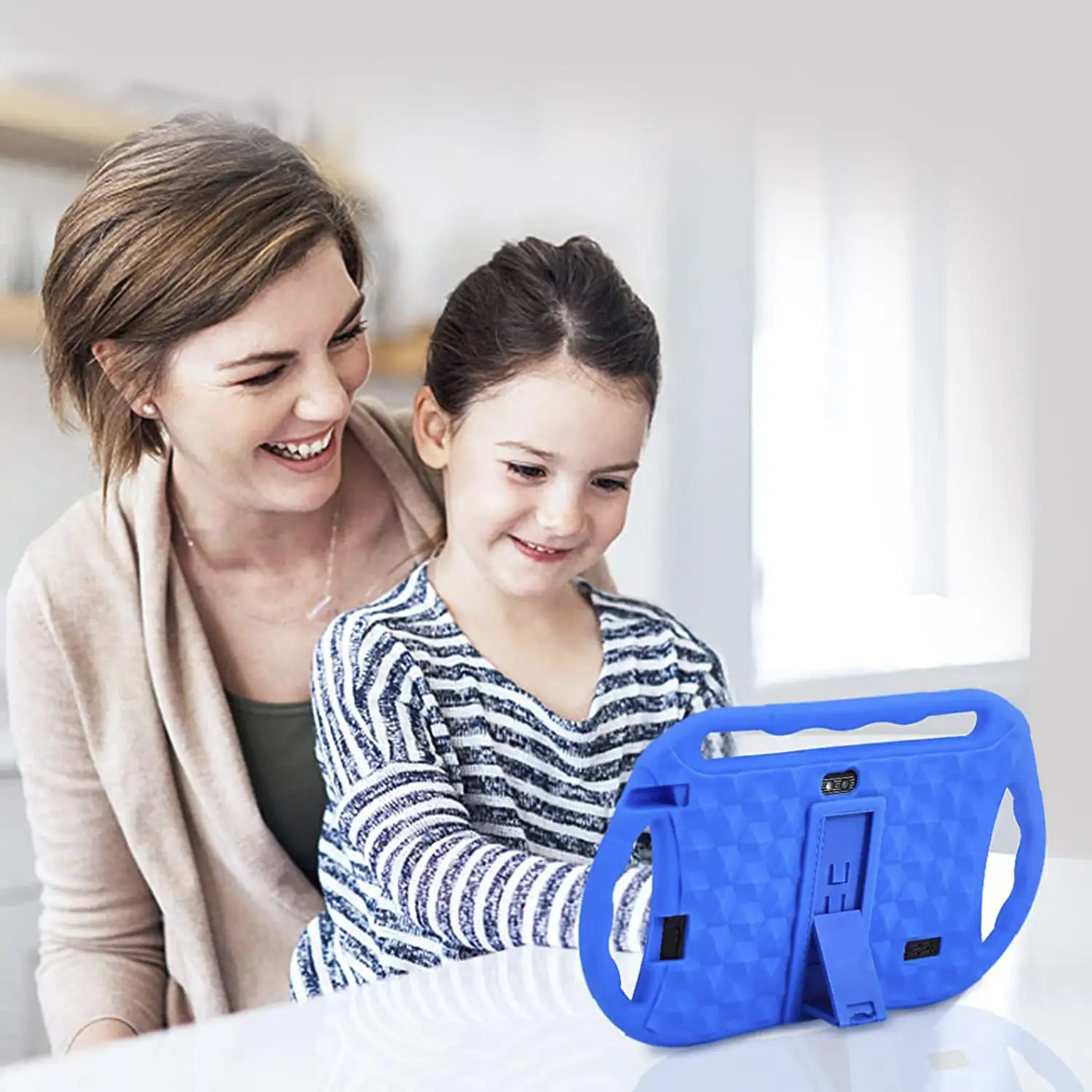 Tablet Infantil Q8 WiFi. SO Android 10 con IWAWA. Pantalla 7'' 1024x600px. Allwinner A100,ARM Cortex™-A53 Quad-Core,1.6Ghz 2GB RAM + 32GB. Doble cámara, carcasa de silicona.