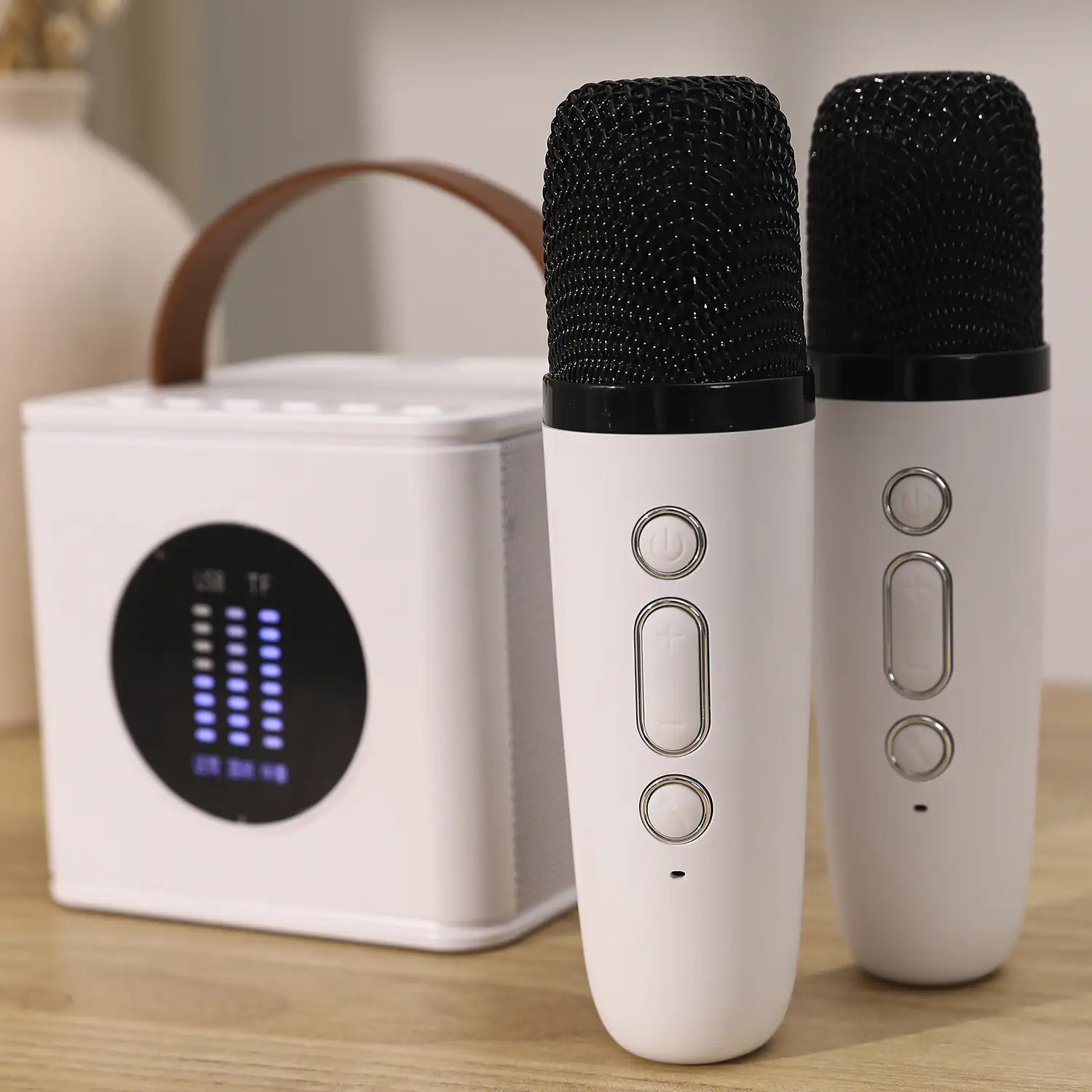 Kit de Karaoke Bluetooth con altavoz y 2 micrófonos. 10W, batería incorporada.