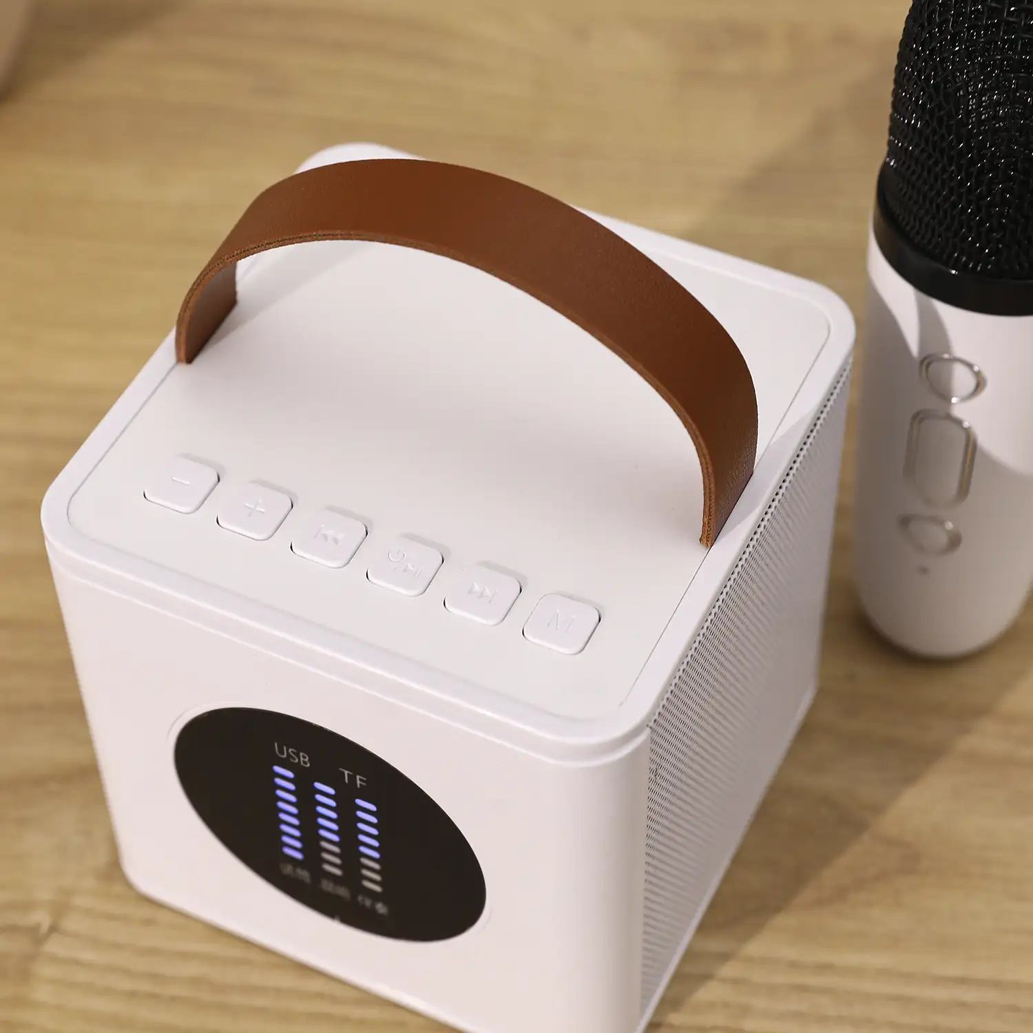 Kit de Karaoke Bluetooth con altavoz y 2 micrófonos. 10W, batería incorporada.
