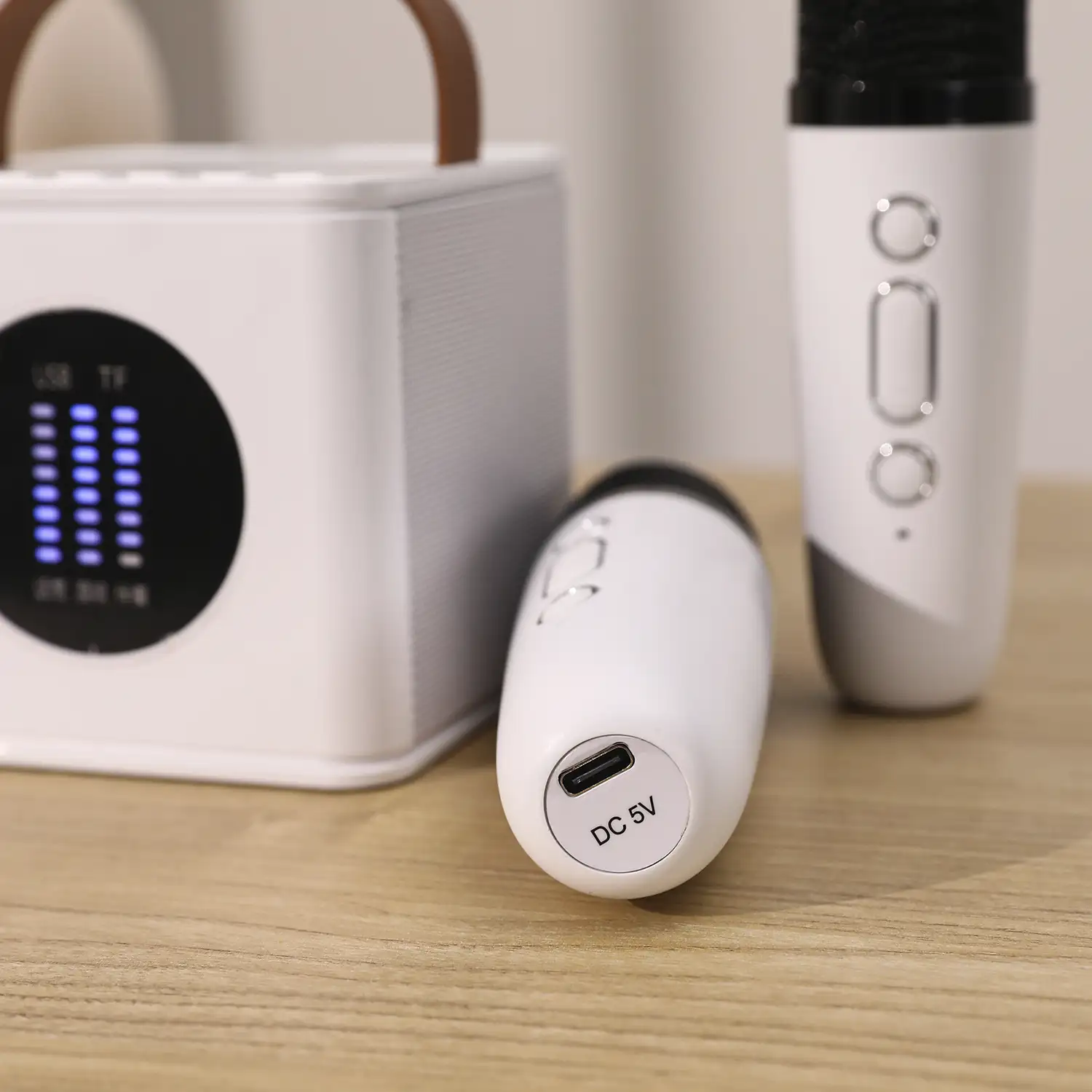 Kit de Karaoke Bluetooth con altavoz y 2 micrófonos. 10W, batería incorporada.