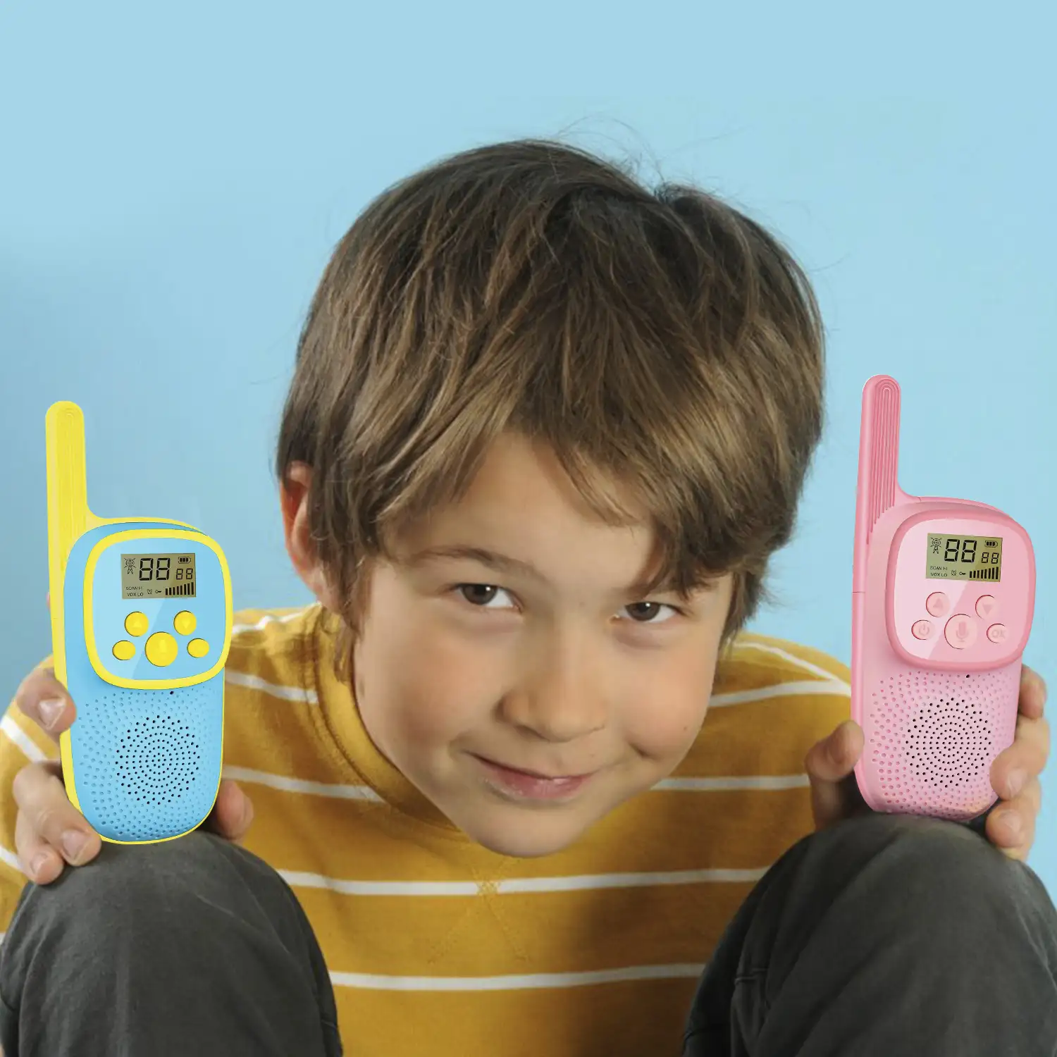 Walkie Talkies infantiles D21, 1-3 km, pantalla de 1,5 LCD, 99 códigos de grupo encriptados, luz LED. 2 unidades. Batería recargable.