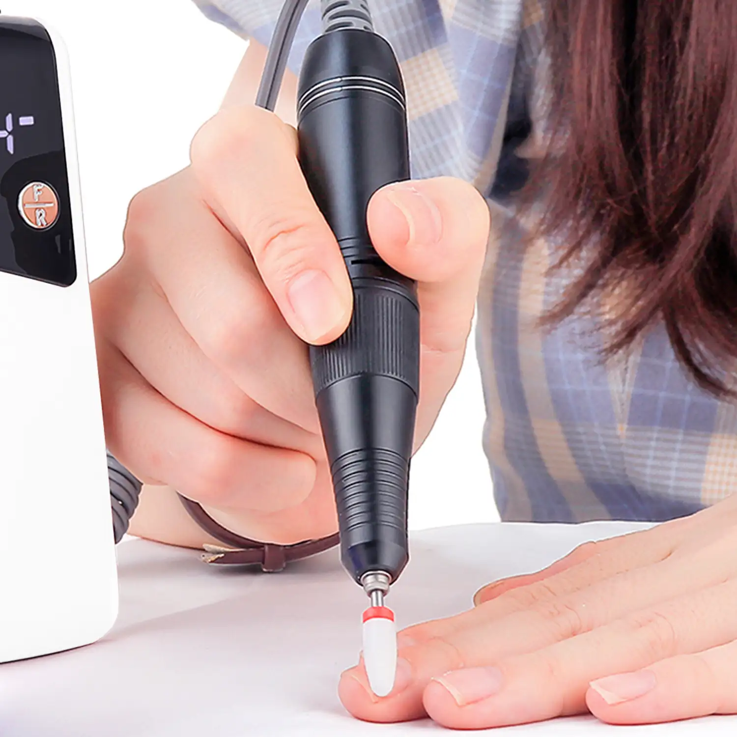 Pulidora de uñas con batería recargable de 2000mAh, hasta 35.000rpm. Velocidad regulable. Incluye 1 cabezal de pulido.