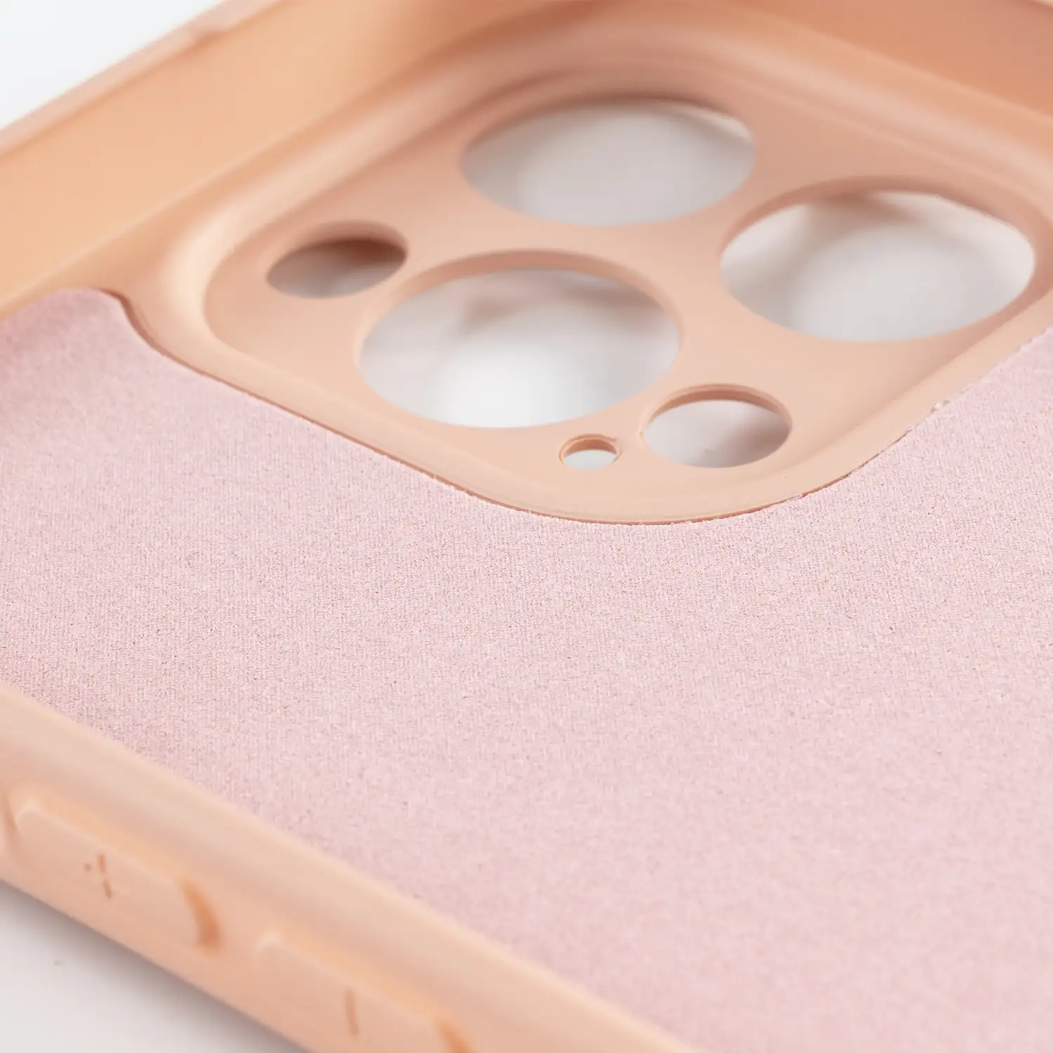 Carcasa de silicona Essential con protección de cámara para iPhone 14 Pro. Interior aterciopelado suave.
