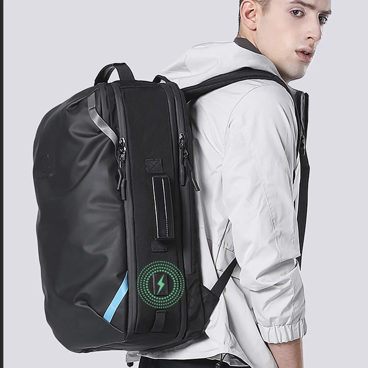 Mochila expandible 30L/45L multi compartimento con capa impermeable. Toma exterior USB. Laptop 17