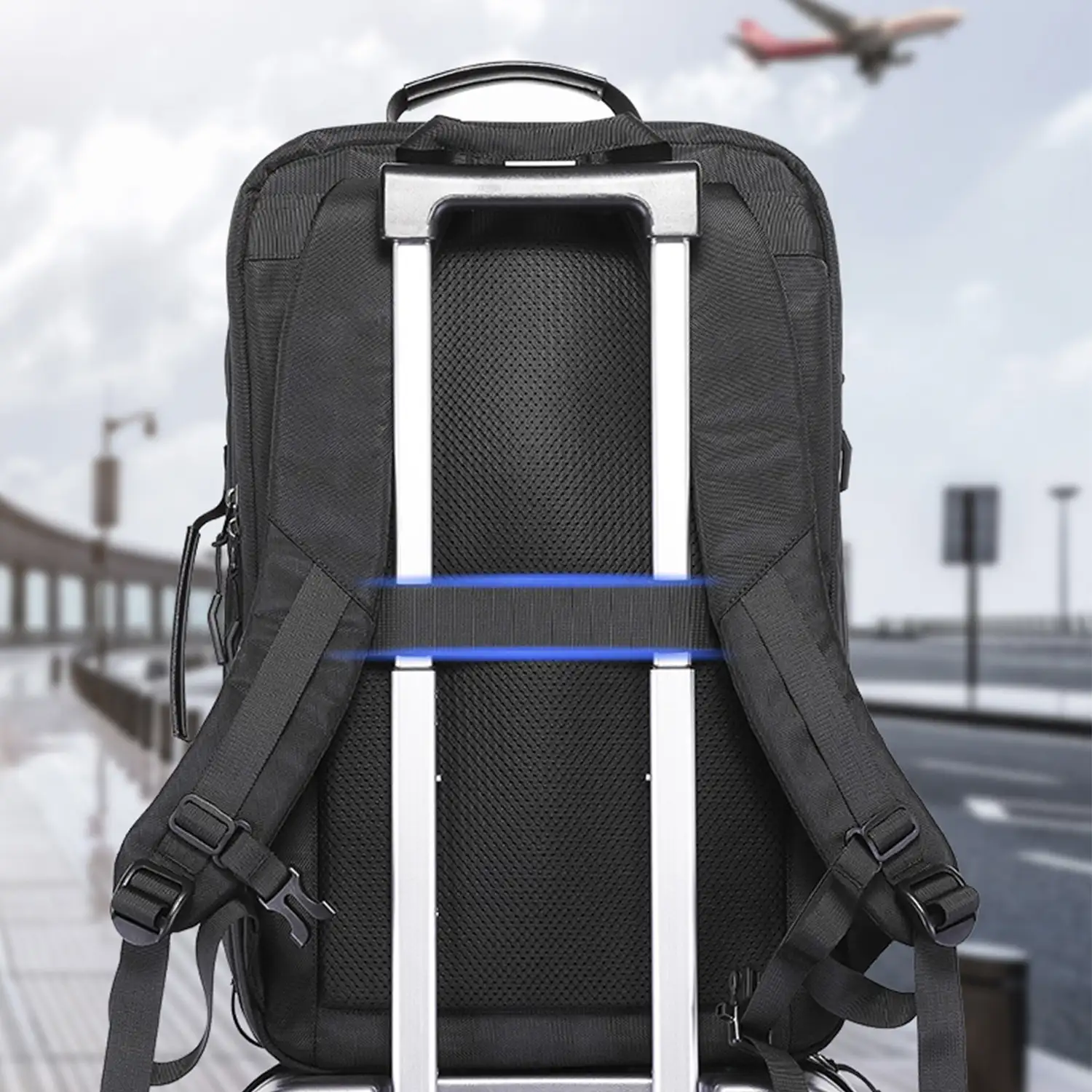 Mochila expandible 30L/45L multi compartimento con capa impermeable. Toma exterior USB. Laptop 17