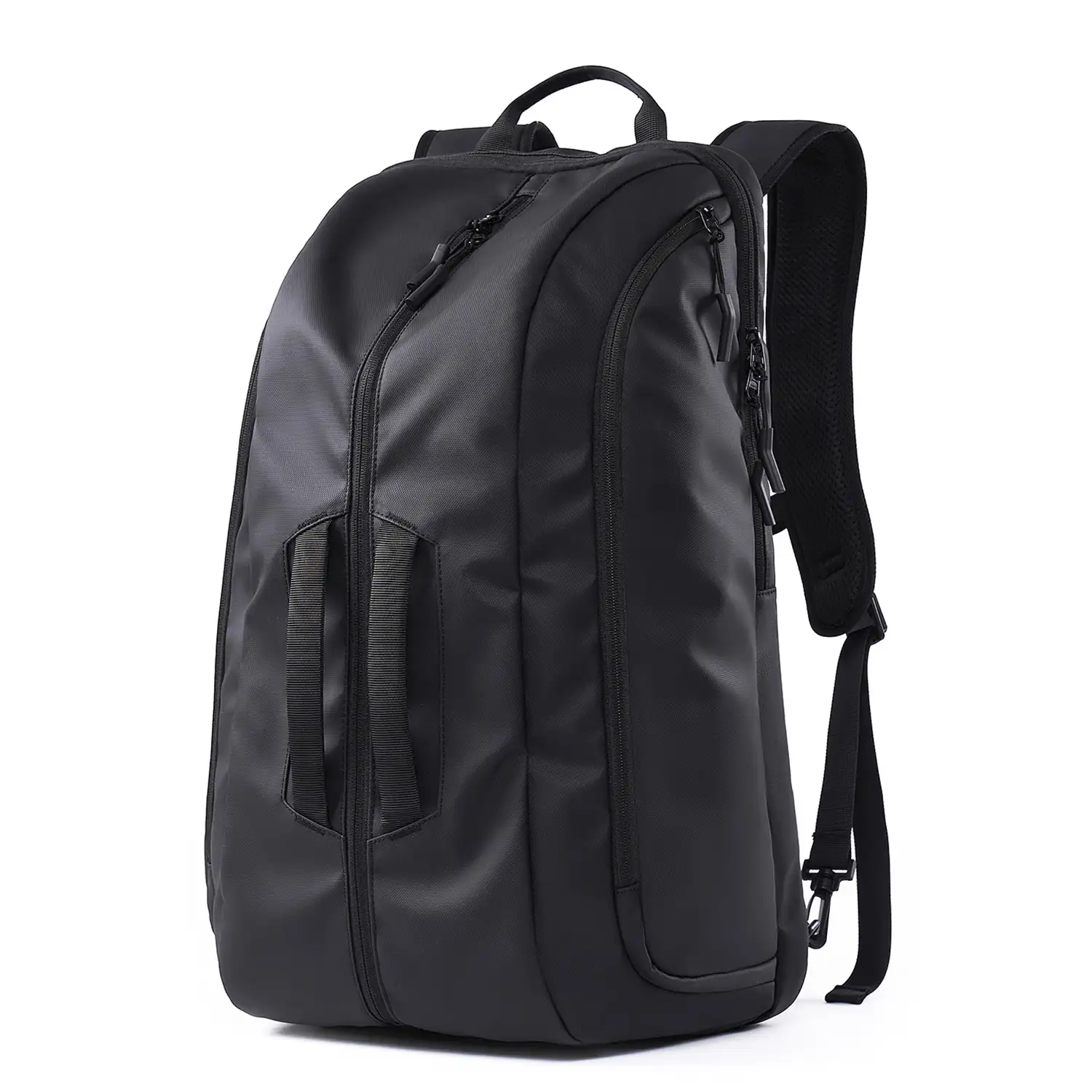 Mochila multi compartimento con capa impermeable. Uso tipo bolsa. Laptop 17