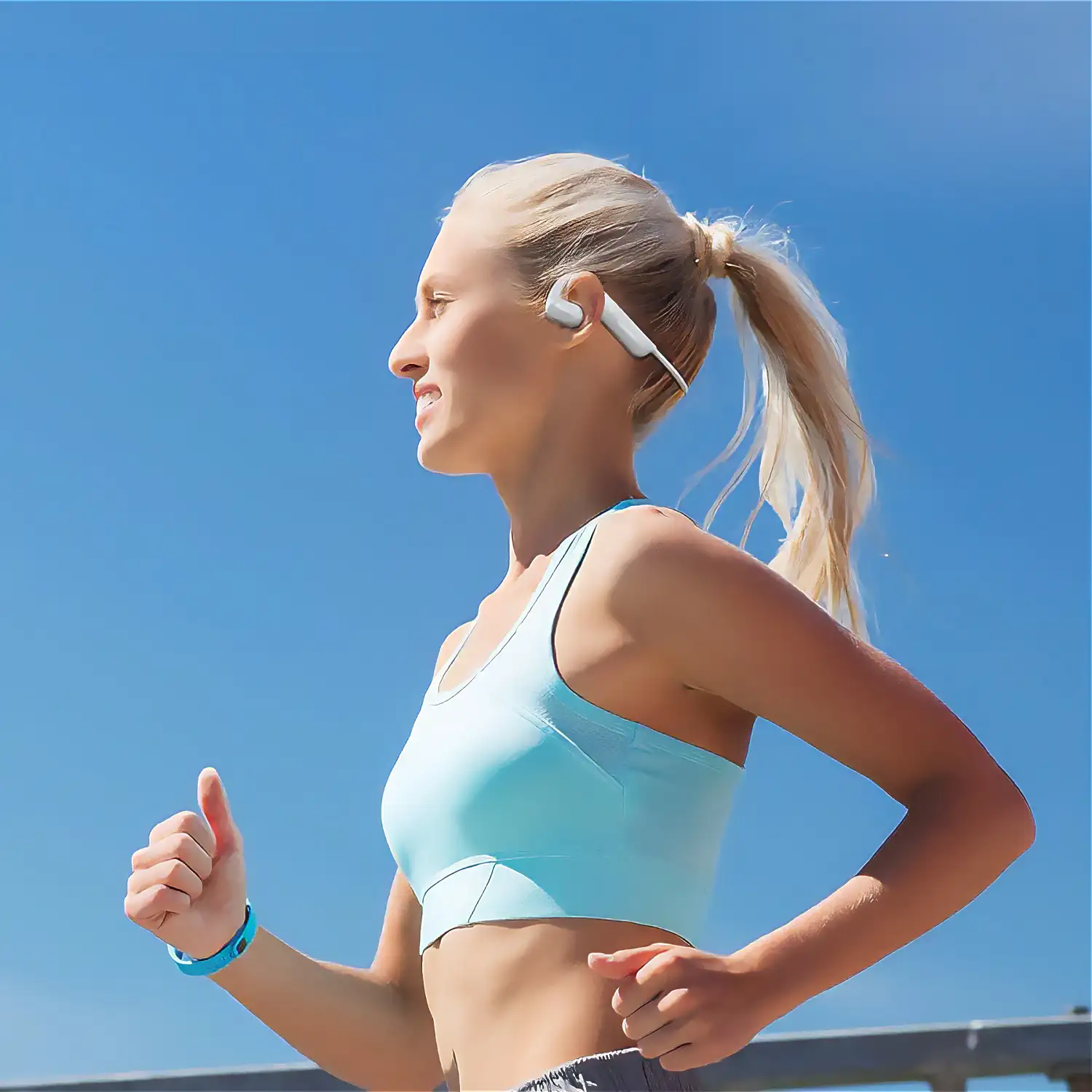 Auriculares deportivos tipo abiertos, Bluetooth 5.0, hasta 15 horas de batería. Máxima comodidad, alta calidad de sonido.
