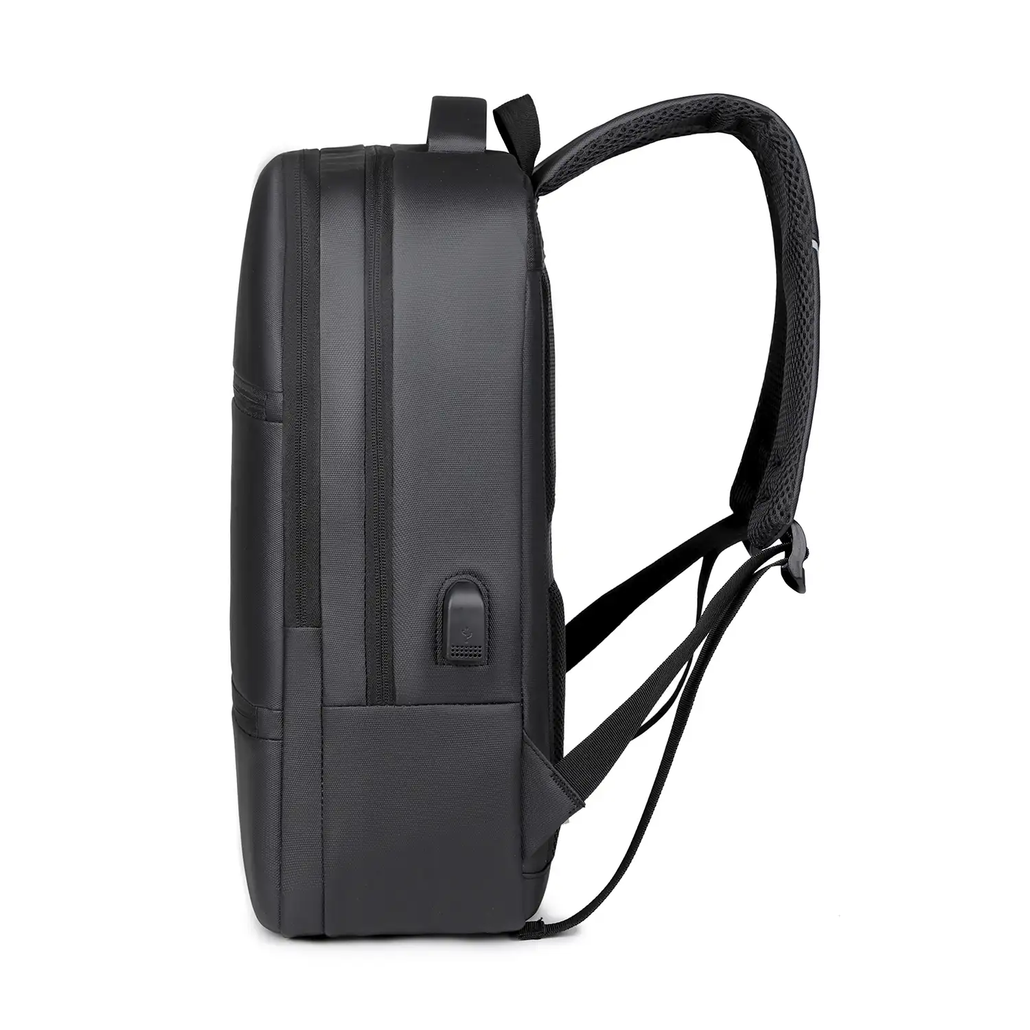 Mochila de viaje con gran resistencia, impermeable y con conexión USB. Acolchada y ventilada.