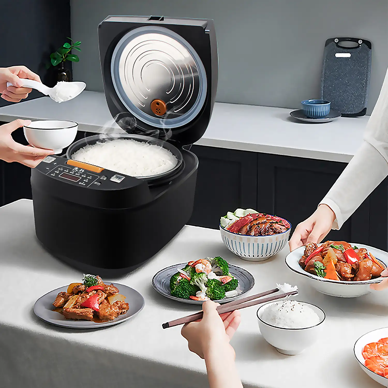 Arrocera eléctrica de calor tridimensional y 900W. Funciones y programas de cocina pregrabados. Cuenco antiadherente de 5 capas y 5L de capacidad.
