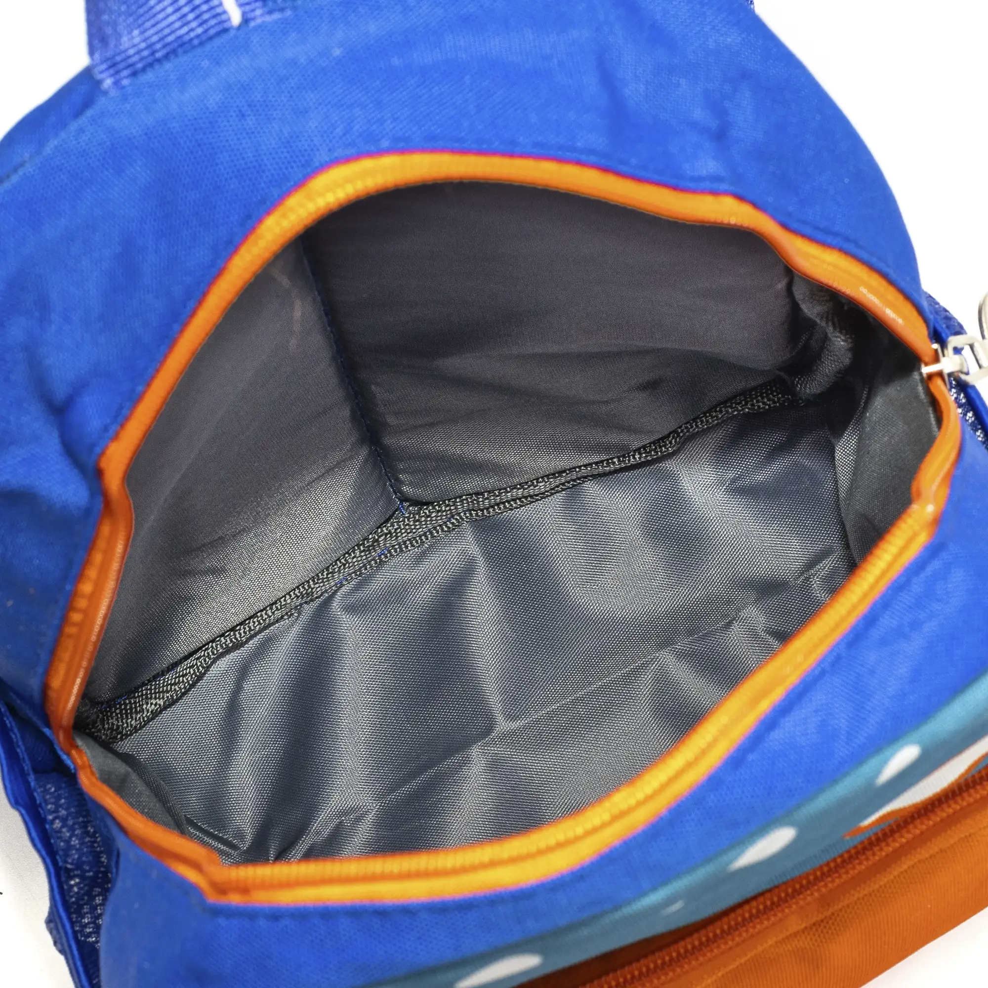 Mochila infantil con diseño de Cangrejo. Con hombreras acolchadas, transpirables y ajustables.