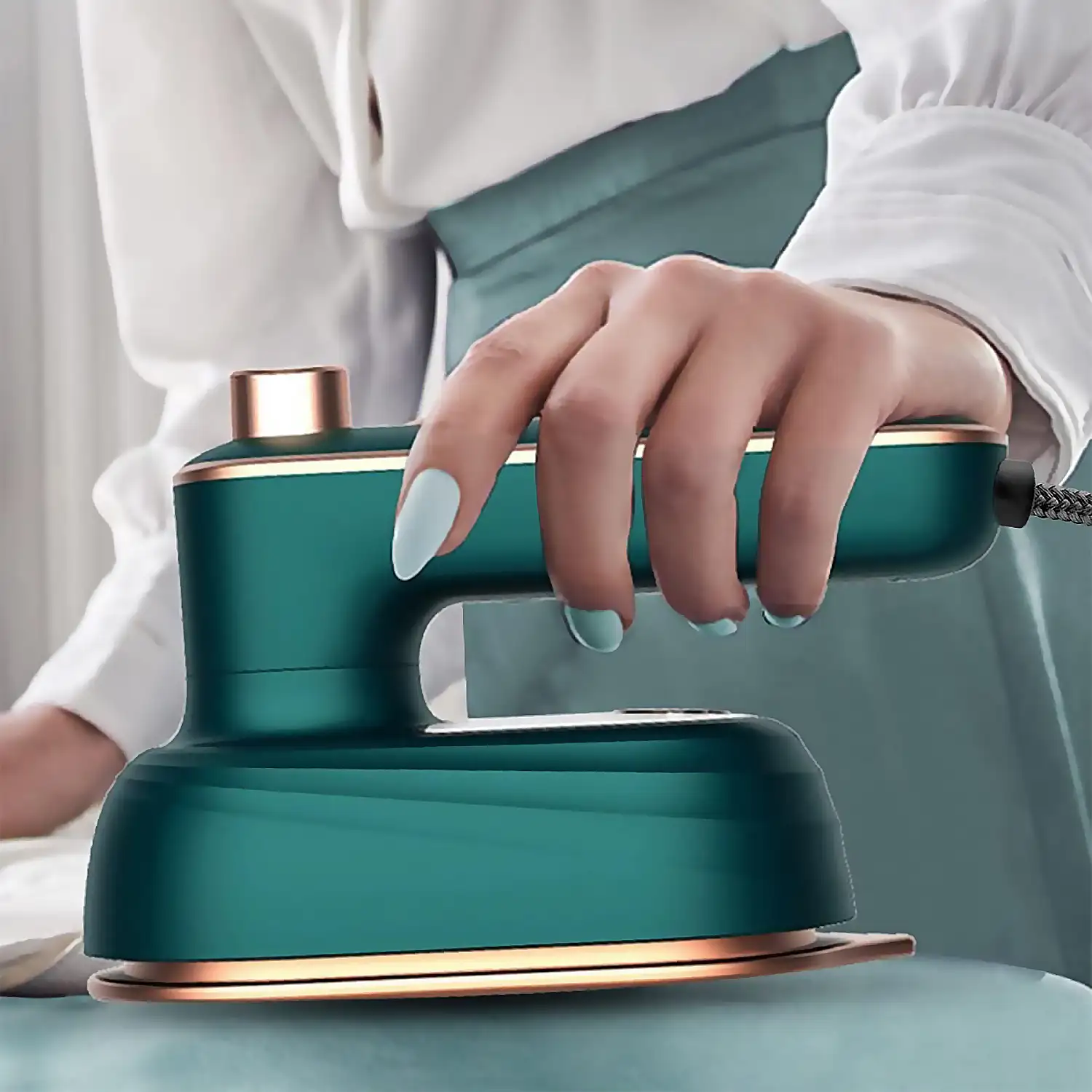 Mini plancha de viaje eléctrica portátil con sistema de vapor, incluye recipiente para llenar el depósito de 50ml.