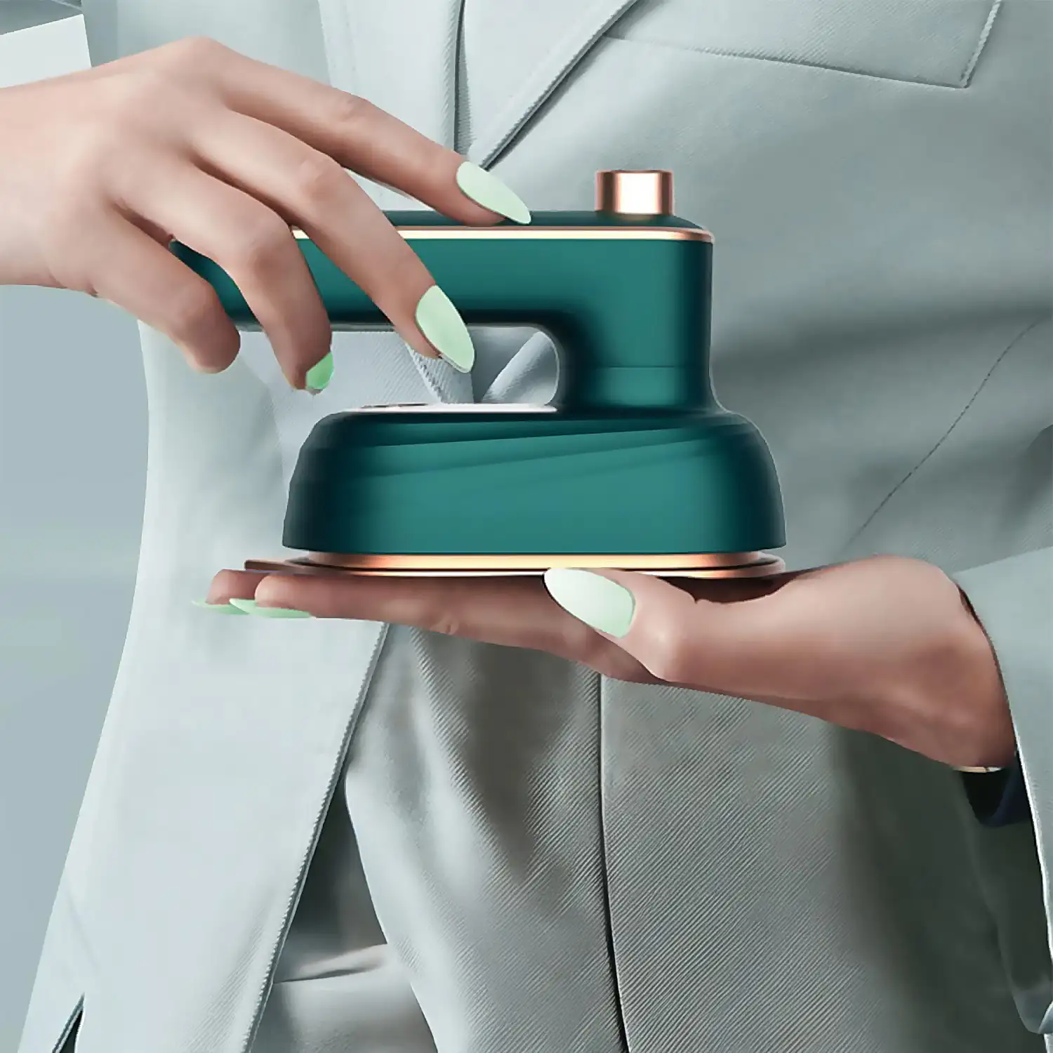 Mini plancha de viaje eléctrica portátil con sistema de vapor, incluye recipiente para llenar el depósito de 50ml.