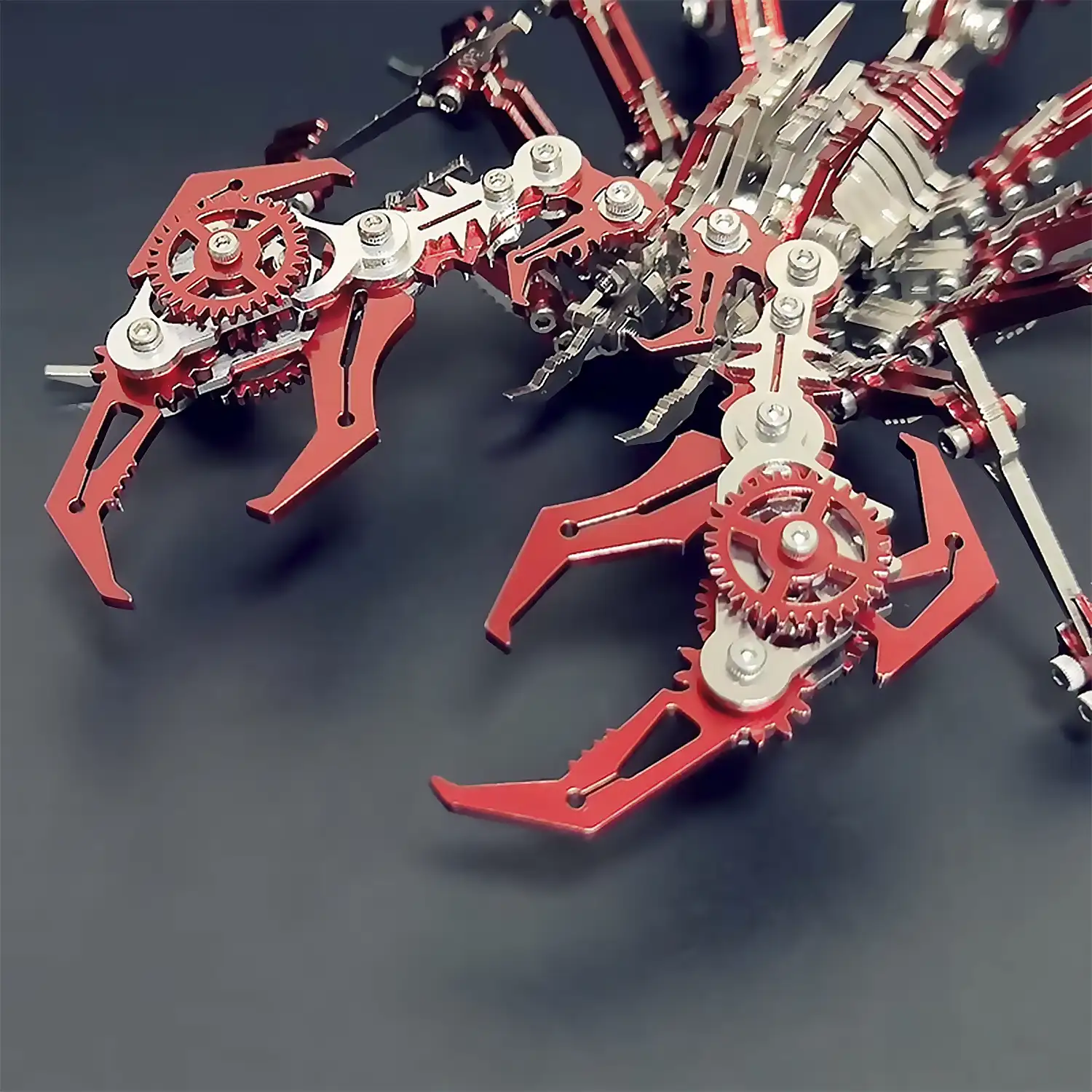 Maqueta 3D de acero inoxidable. Modelo Escorpión rojo.