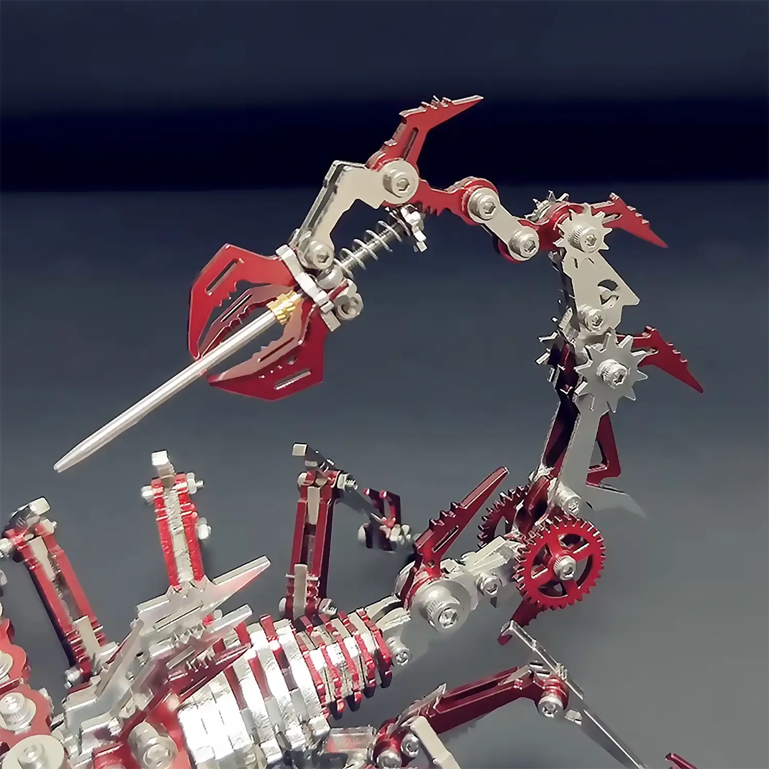Maqueta 3D de acero inoxidable. Modelo Escorpión rojo.