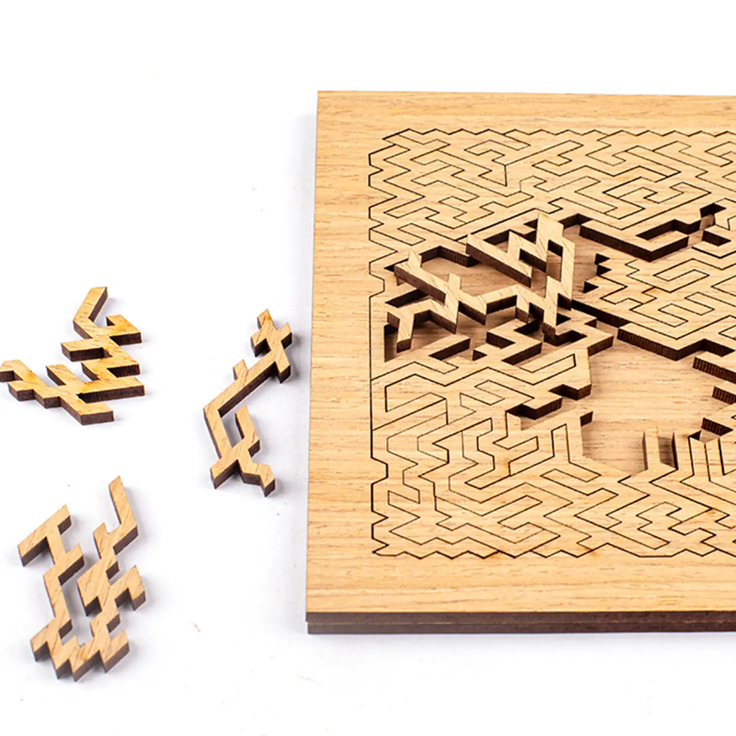 Puzle y marco de madera con 62 piezas. Diseño Puzle imposible, Agua infinita.