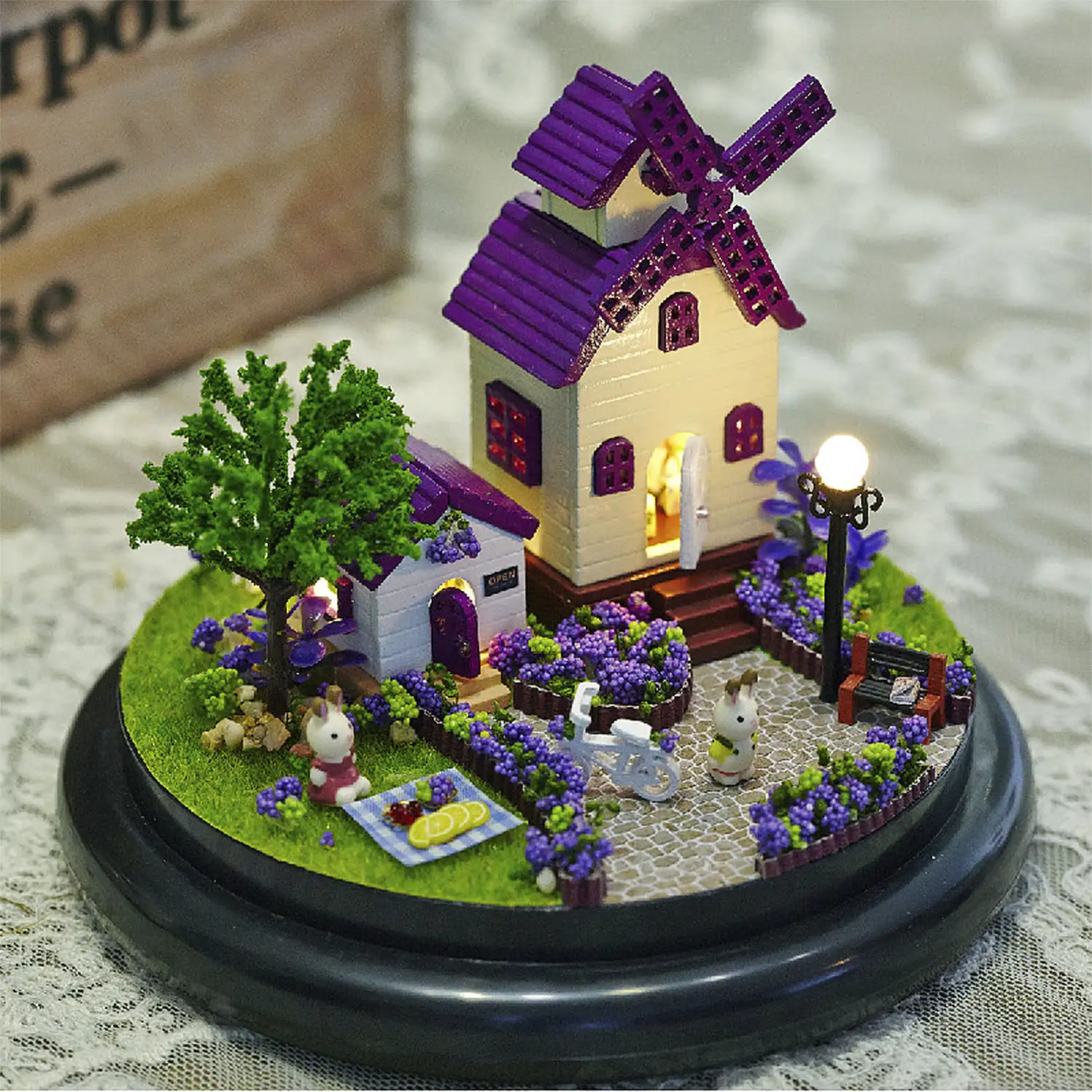 Colección Juntos Alrededor, Provenza. Maqueta 3D realista con gran detalle, cubierta antipolvo y luces led.