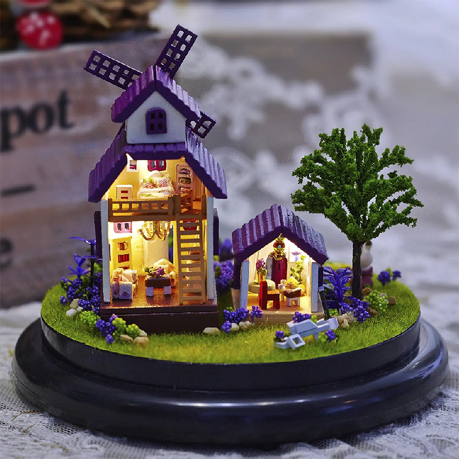 Colección Juntos Alrededor, Provenza. Maqueta 3D realista con gran detalle, cubierta antipolvo y luces led.