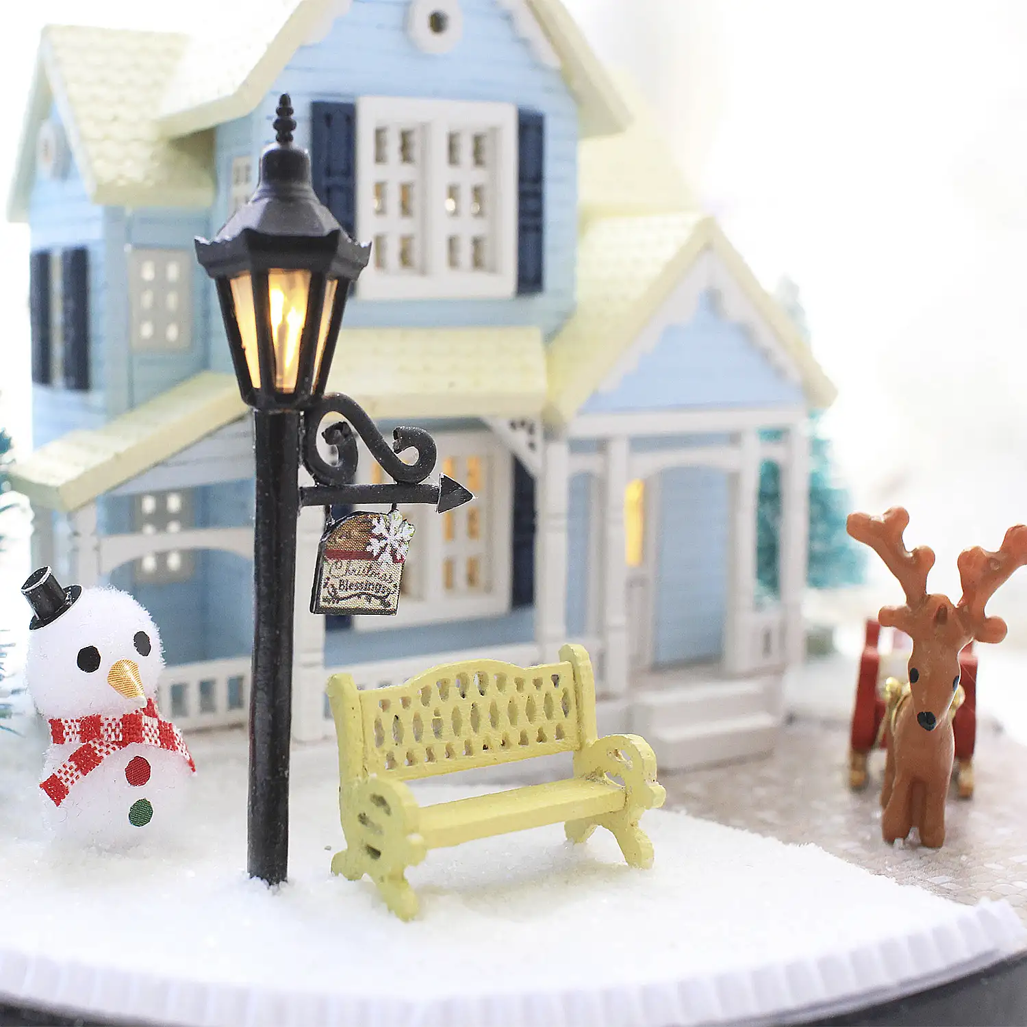 Colección Juntos Alrededor, Cuento de hadas Nórdico. Maqueta 3D realista con gran detalle, cubierta antipolvo y luces led.