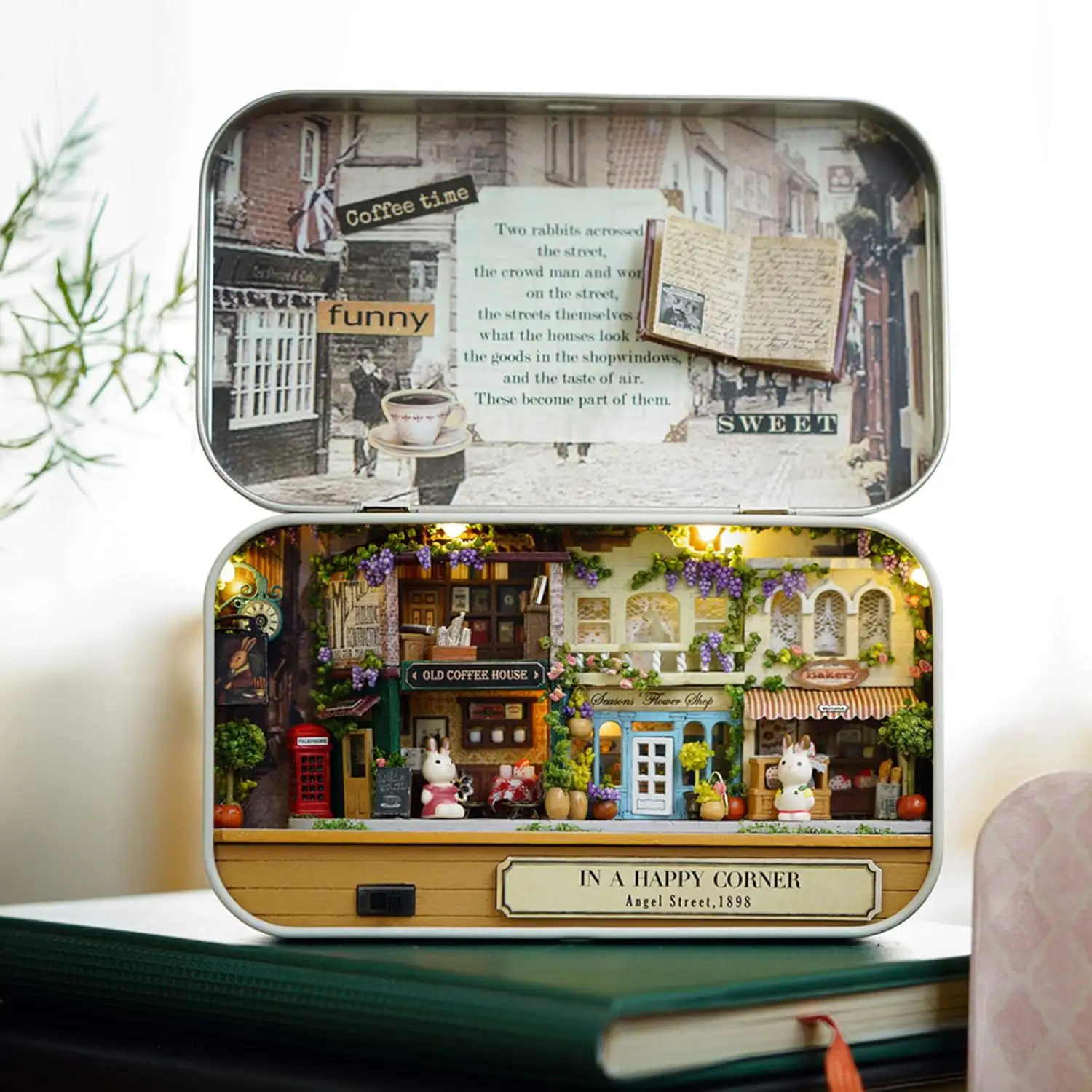 Esquina de la felicidad. Maqueta 3D plegable, realista con gran detalle y luces led.