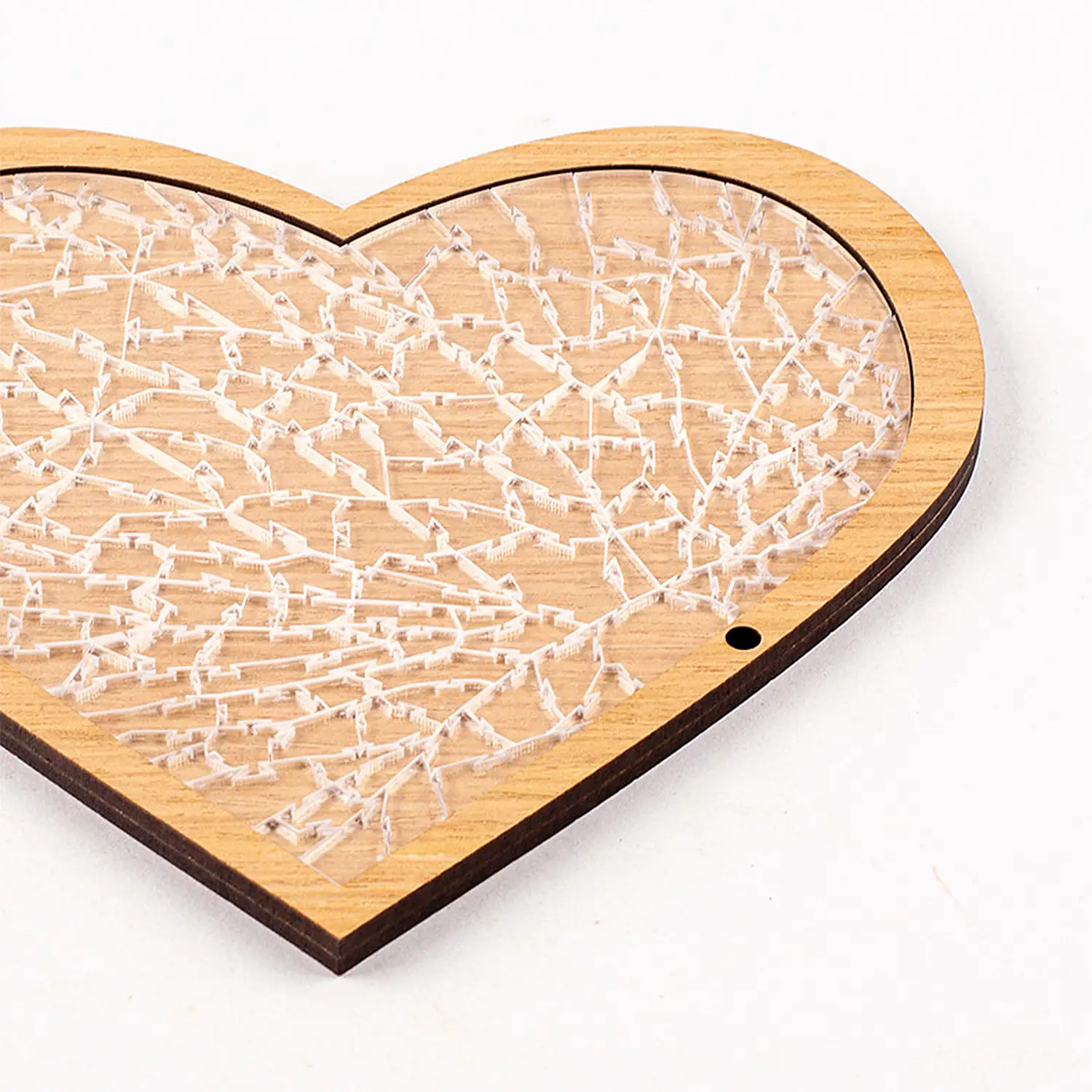 Puzle y marco de madera con 169 piezas de acrílico. Diseño Puzle imposible, Corazón.