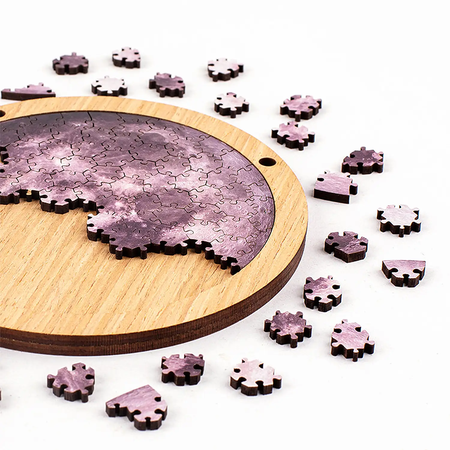Puzle y marco de madera con 110 piezas. Diseño Luna.