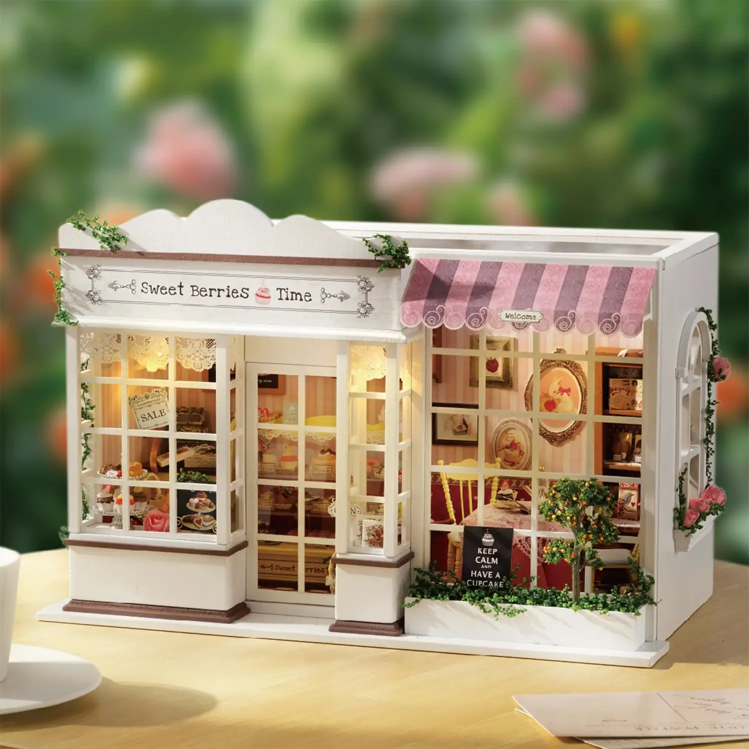 Tienda de dulces Tiempo de Bayas. Maqueta 3D realista con gran detalle, cubierta antipolvo y luces led.