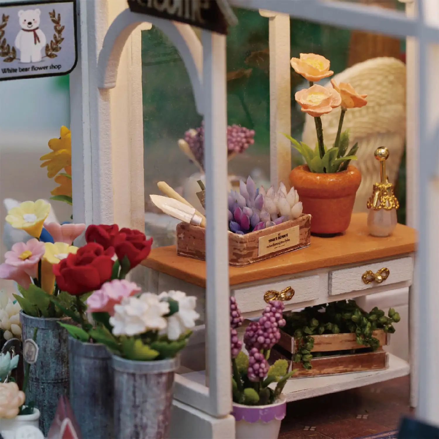 Invernadero con girasoles. Maqueta 3D realista con gran detalle, cubierta antipolvo y luces led.