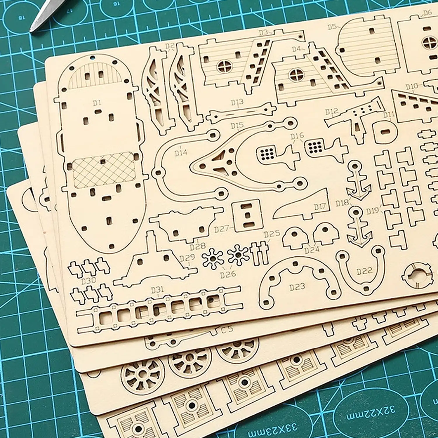 Maqueta de Madera 3D, diseño de Vehículo aéreo con movimiento mecánico. 160 piezas.
