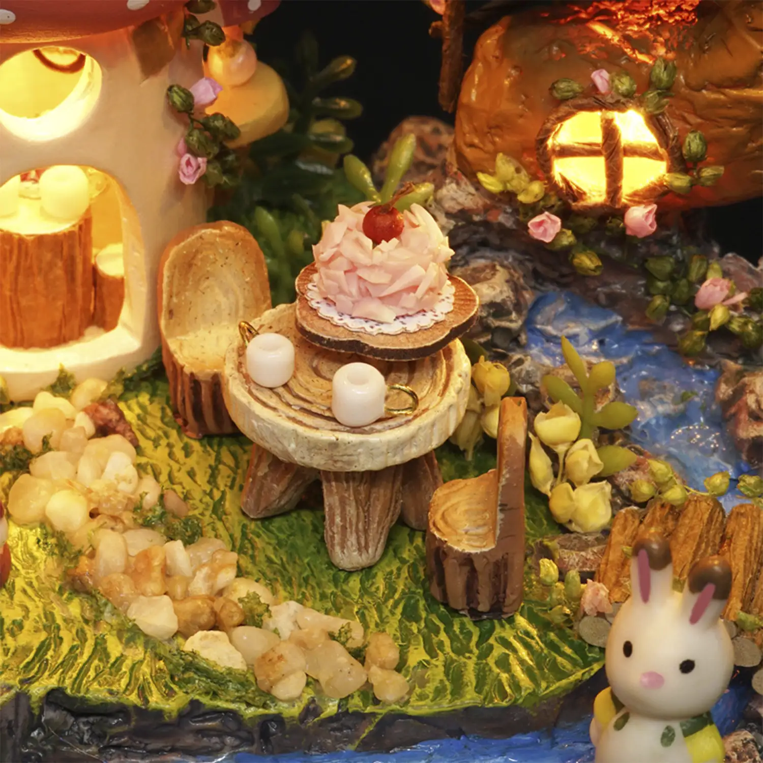 Diario del jardín. Maqueta 3D realista con gran detalle, cubierta antipolvo, luces led y base giratoria con música.