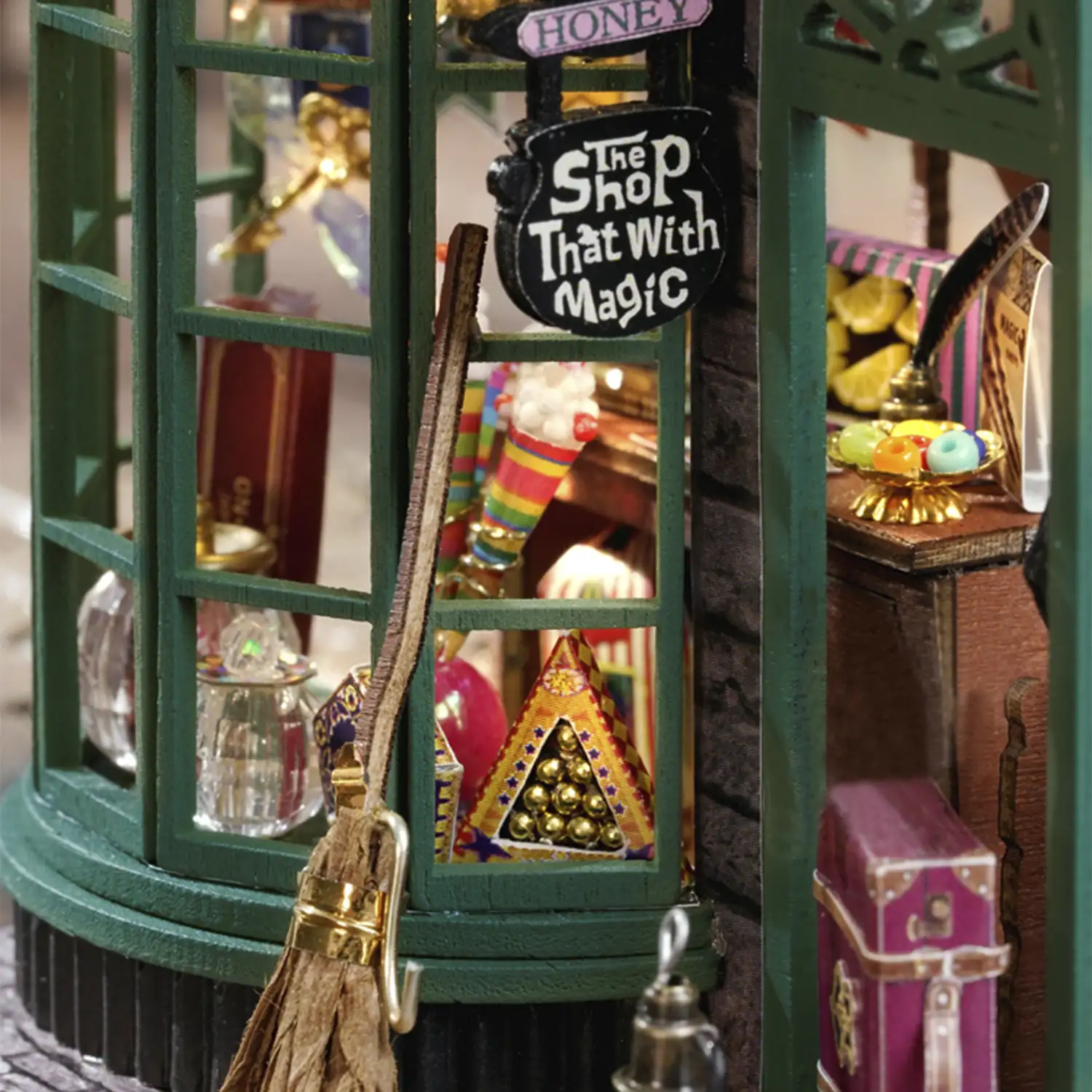 Colección Botellas de Ensueño, Tienda Mágica. Maqueta 3D realista con gran detalle y luces led.