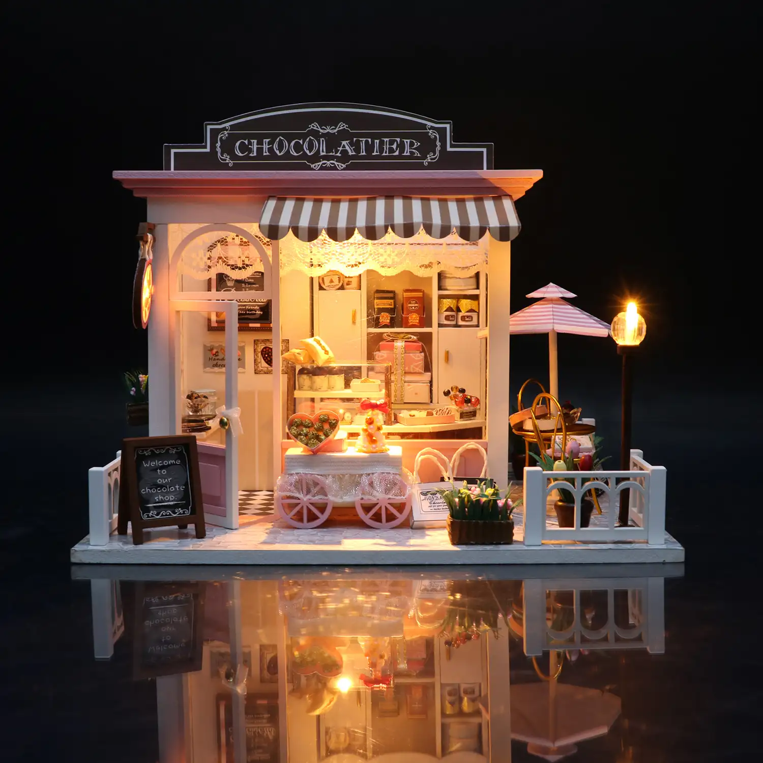 Chocolatería de Coco. Maqueta 3D realista con gran detalle y luces led.