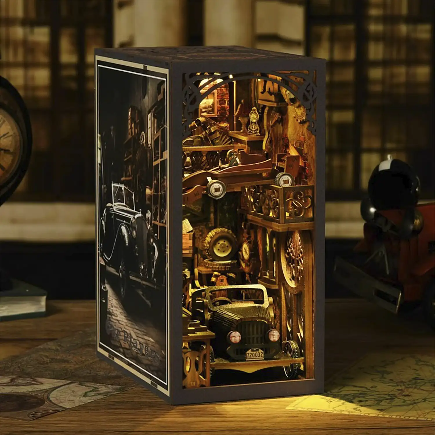 Coleccionistas de coches. Book Nook de madera, diseño 3D realista con gran detalle, cubierta y luces led. 455 piezas.