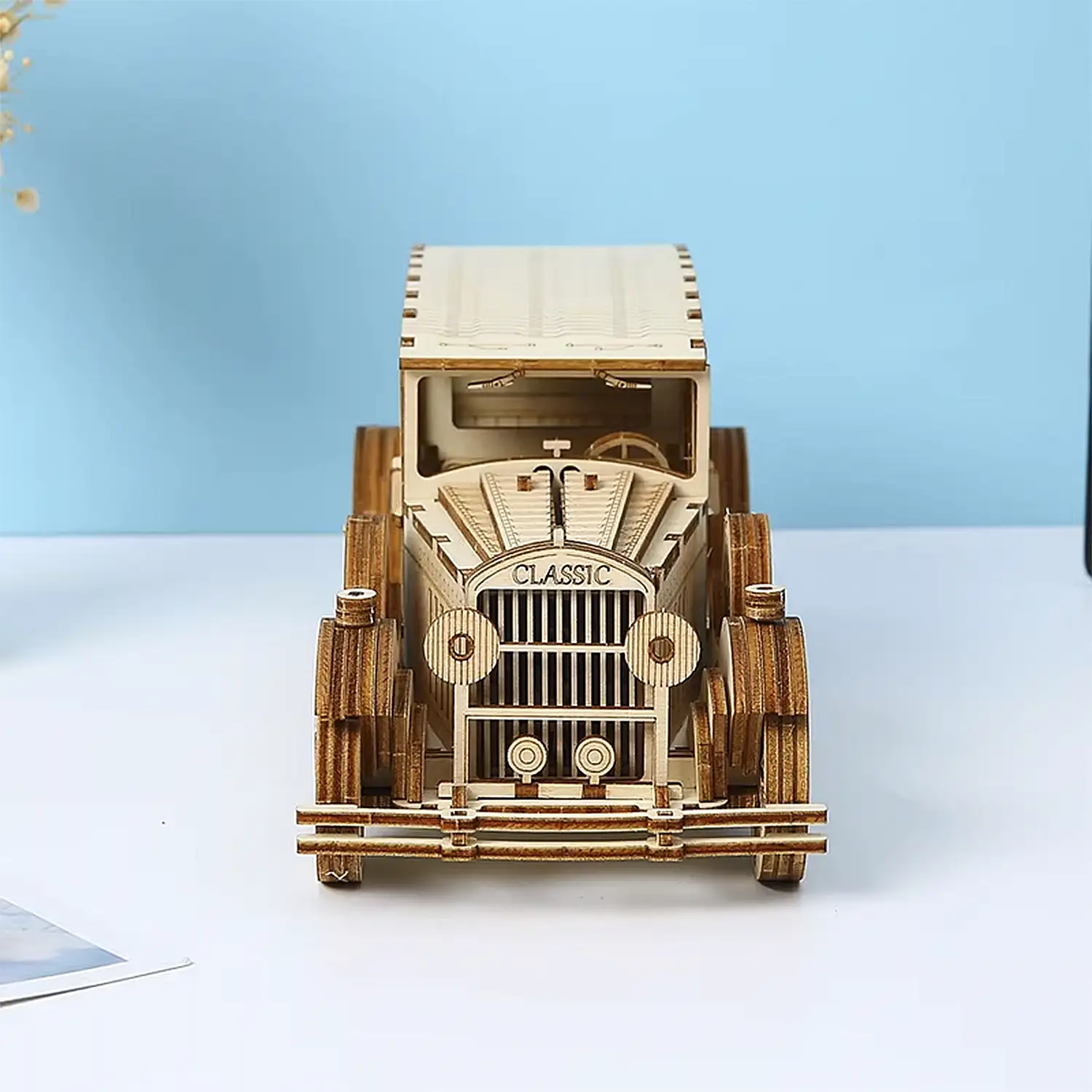 Maqueta de Madera 3D, diseño de Coche antiguo con movimiento mecánico. 187 piezas.