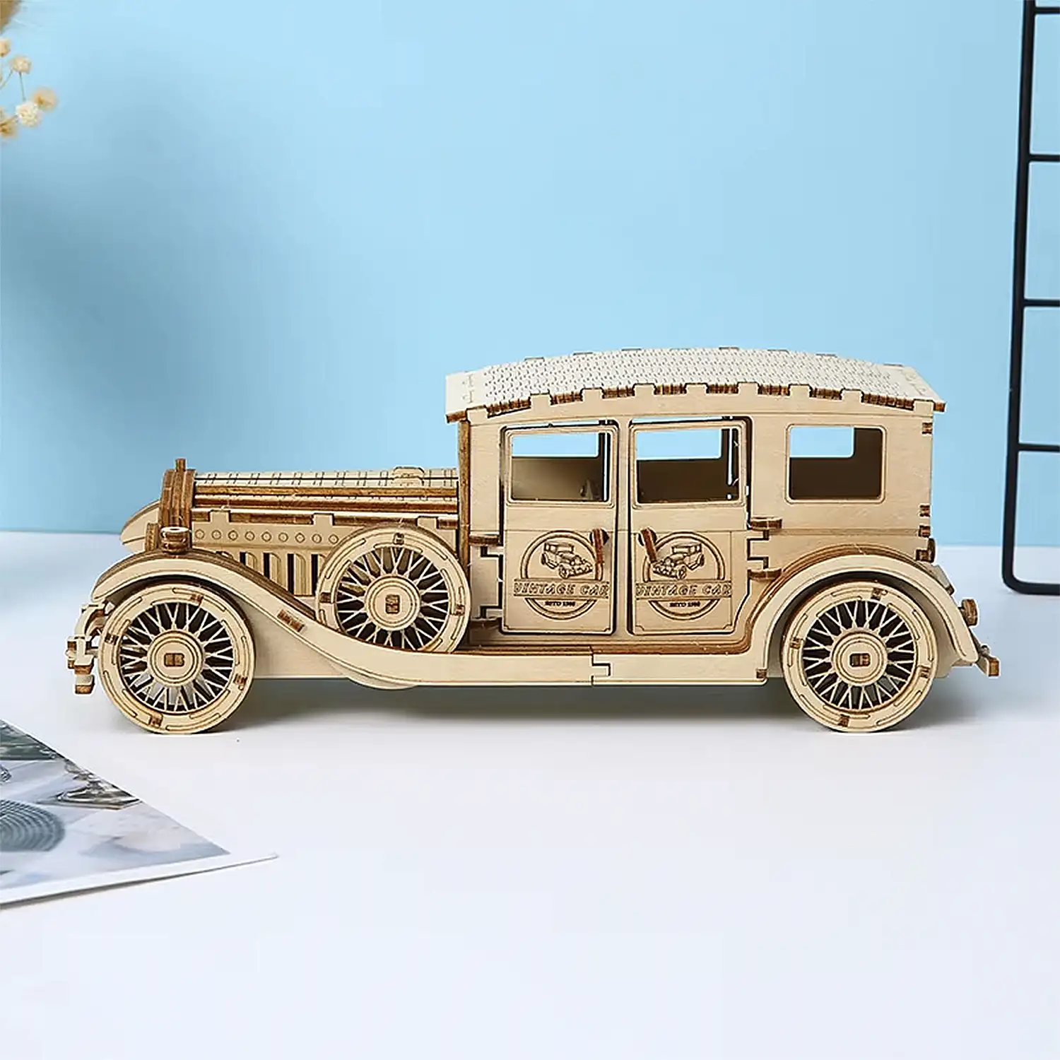 Maqueta de Madera 3D, diseño de Coche antiguo con movimiento mecánico. 187 piezas.