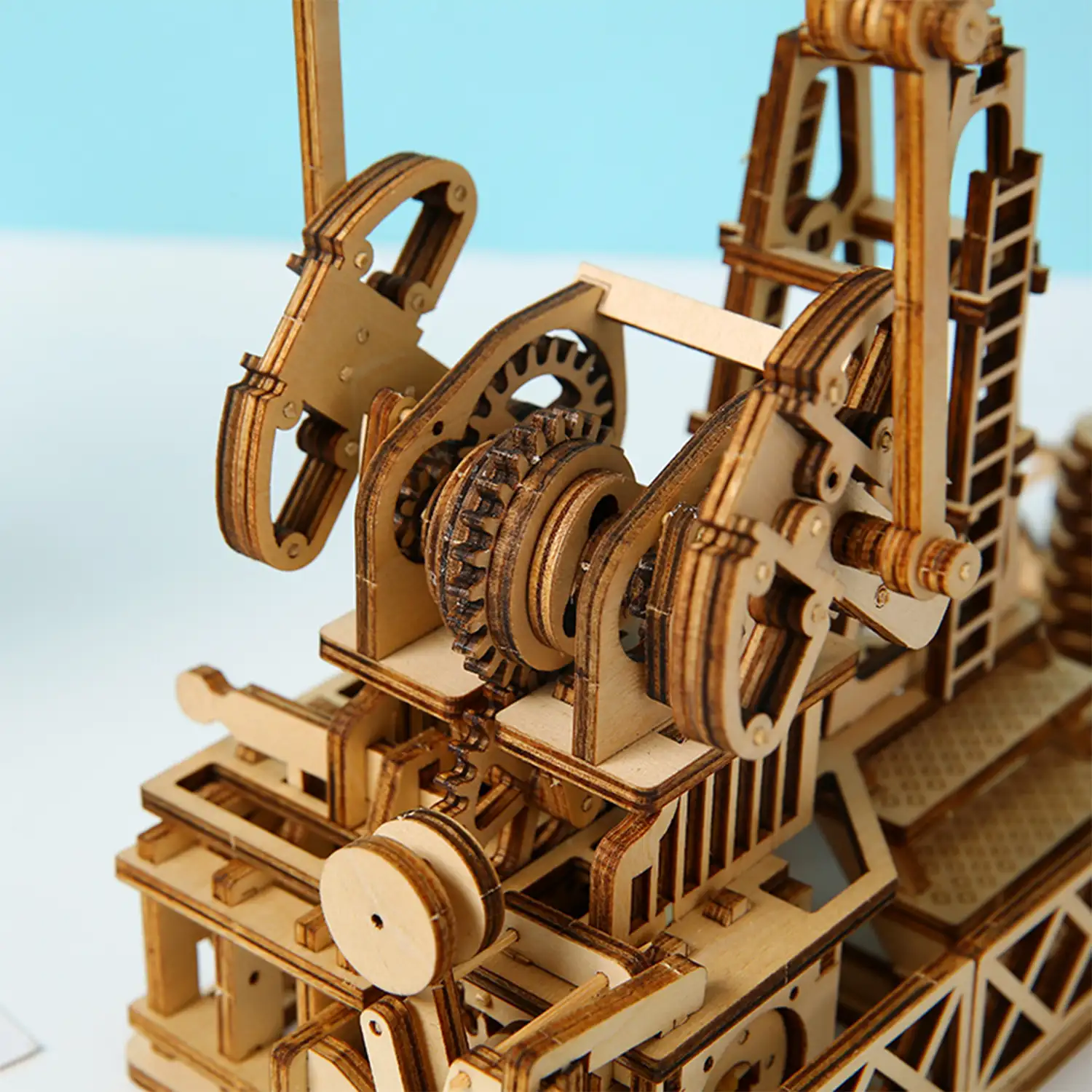 Maqueta de Madera 3D, diseño de Pozo petrolífero con movimiento mecánico. 186 piezas.
