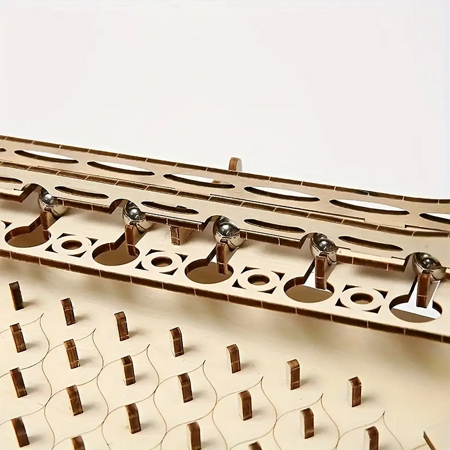 Maqueta de Madera 3D, diseño de Carrera de canicas con movimiento mecánico. 304 piezas.